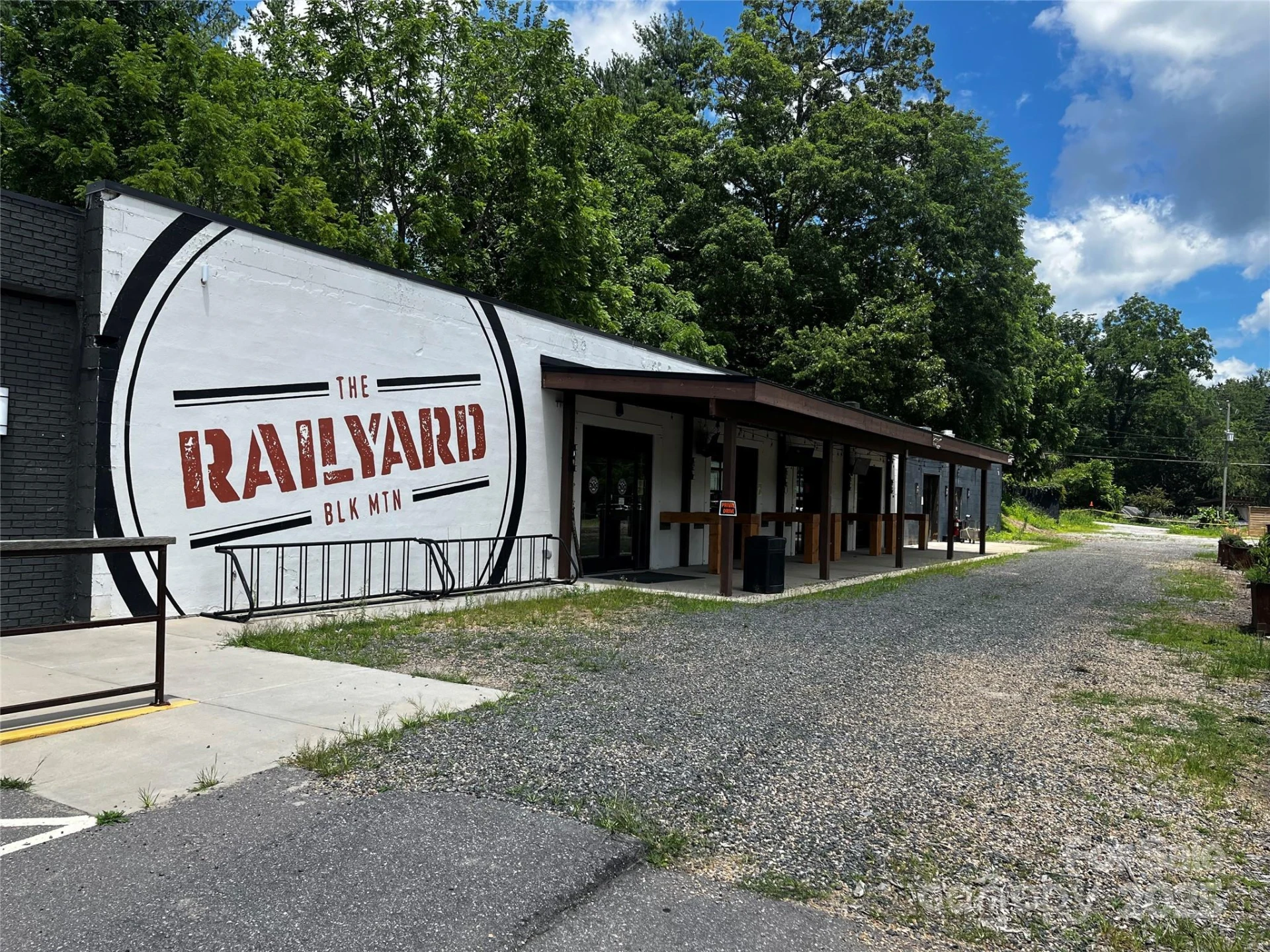 141 Ridgeway Boulevard - Photo 2