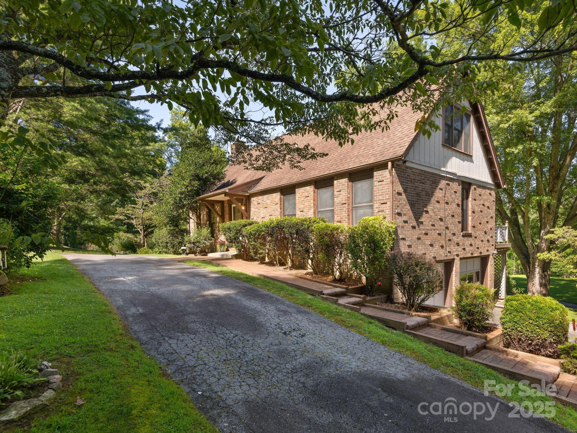 3541 Willow Creek Road
