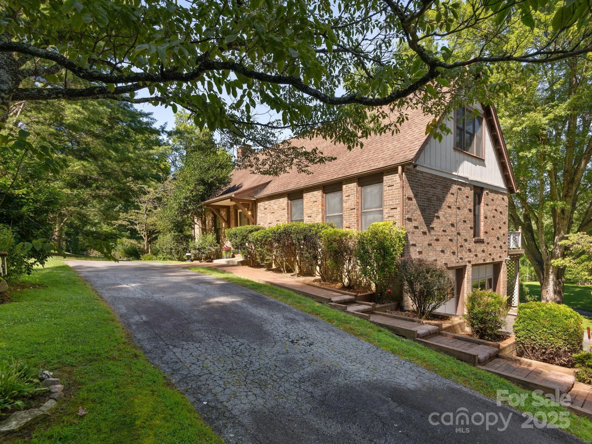 3541 Willow Creek Road