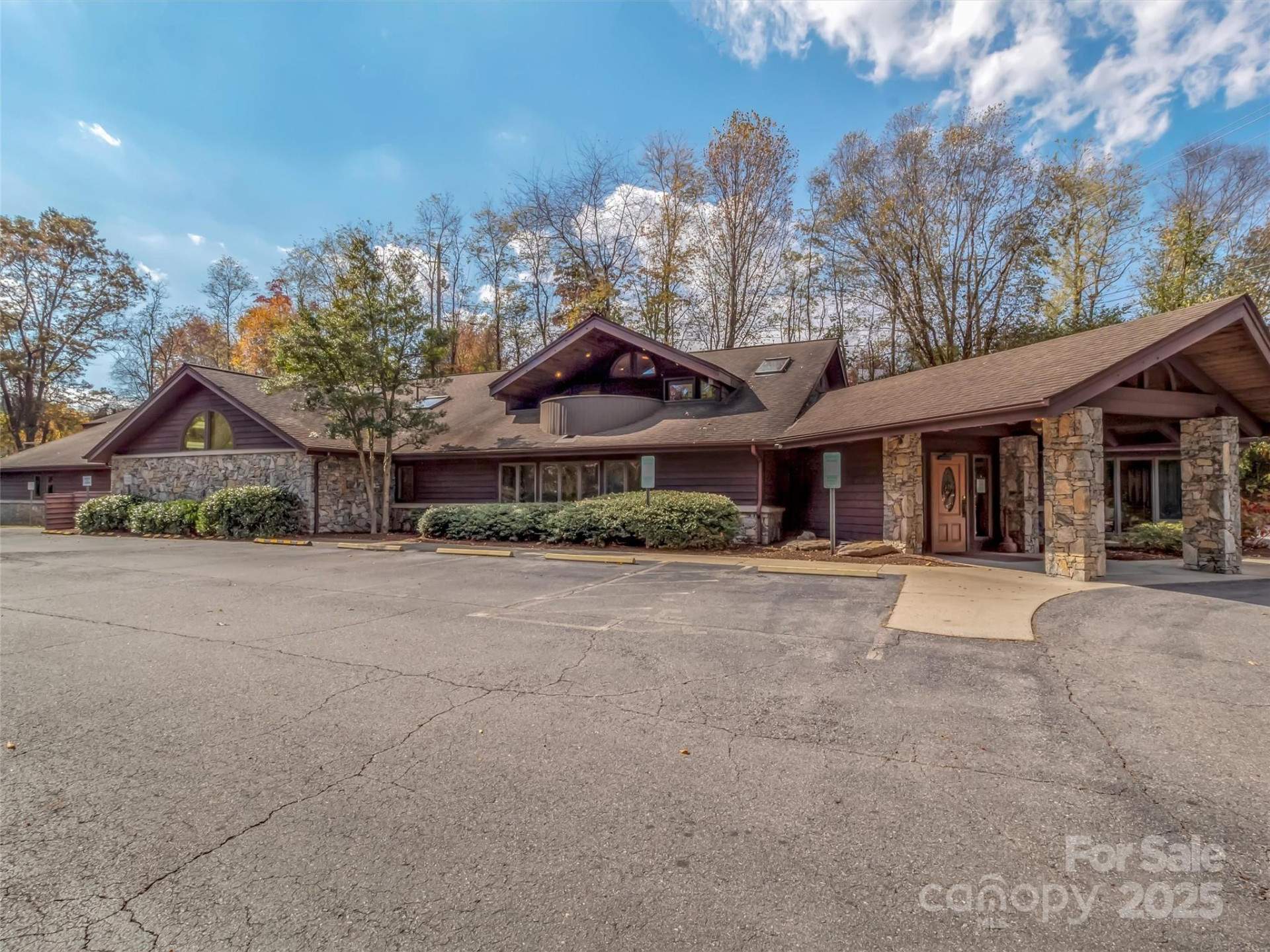 540 Hospital Drive - Photo 2