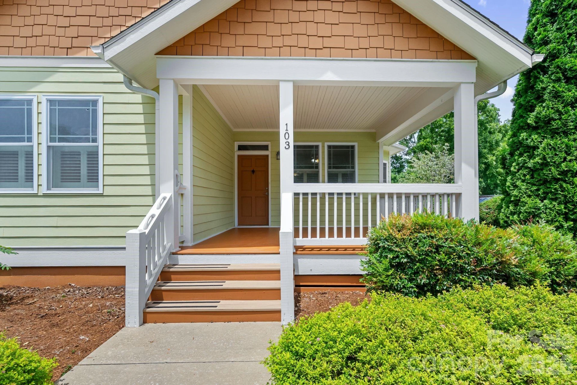 11 Myra Place #103