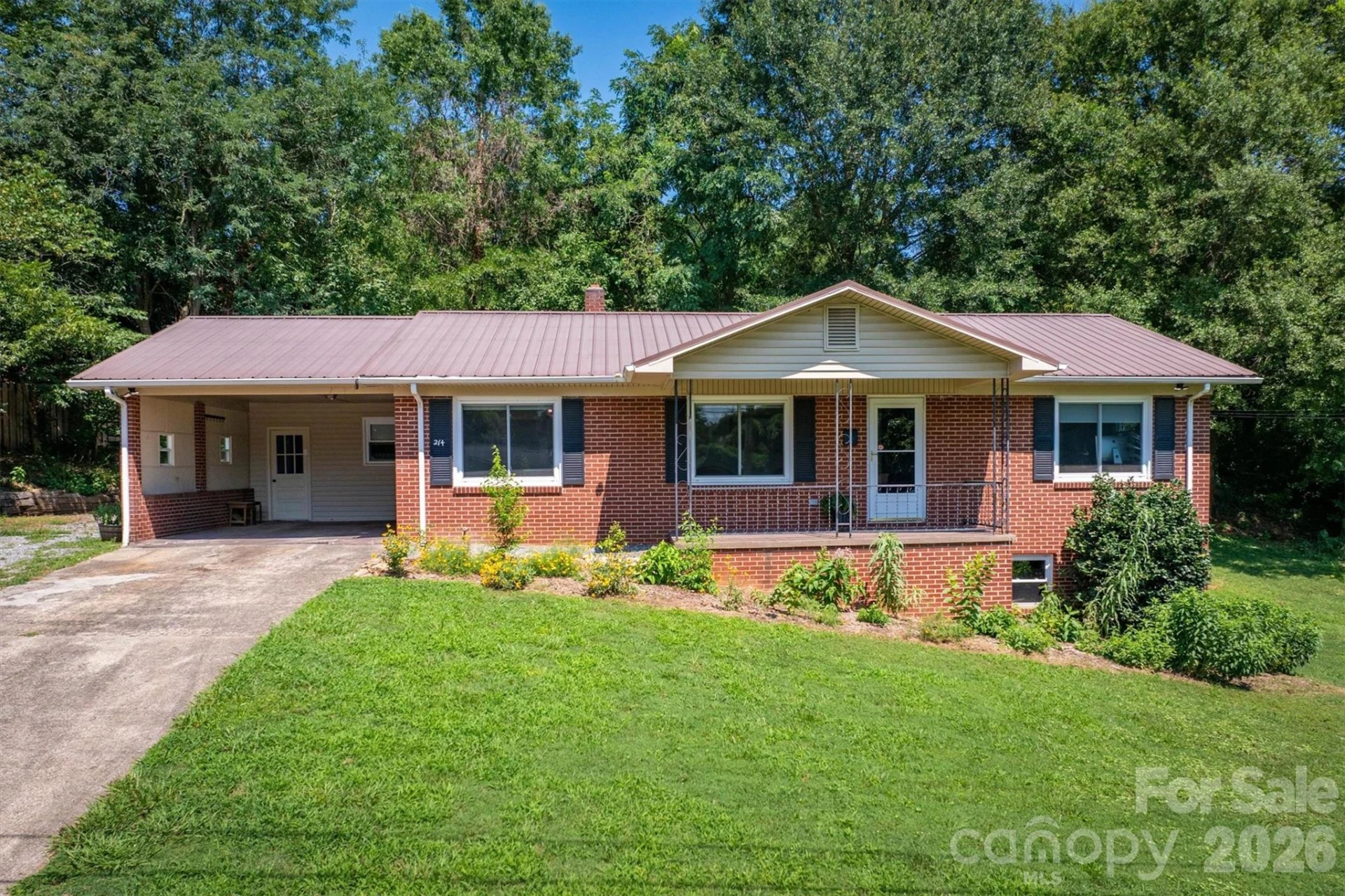 214 Howard Street - Photo 2