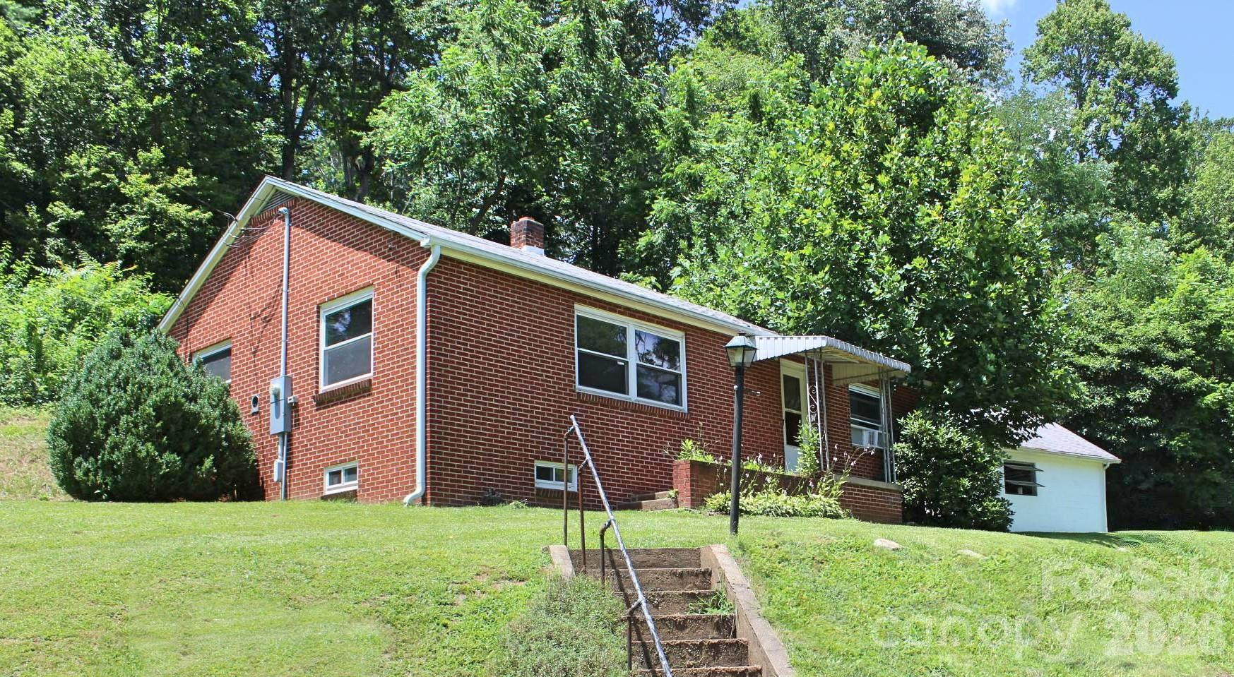 882 Poison Cove Road