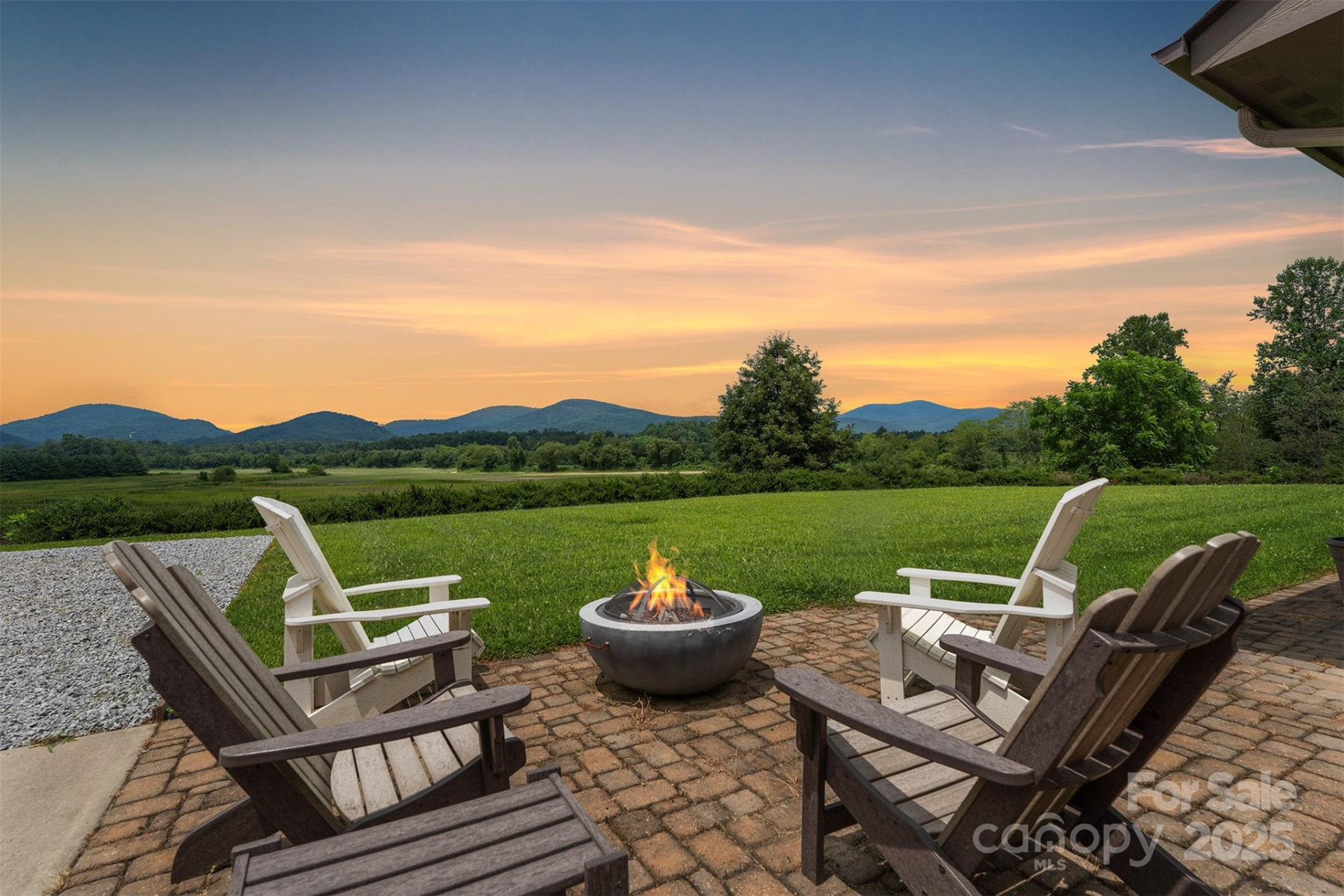 326 Golden Valley Drive - Photo 2