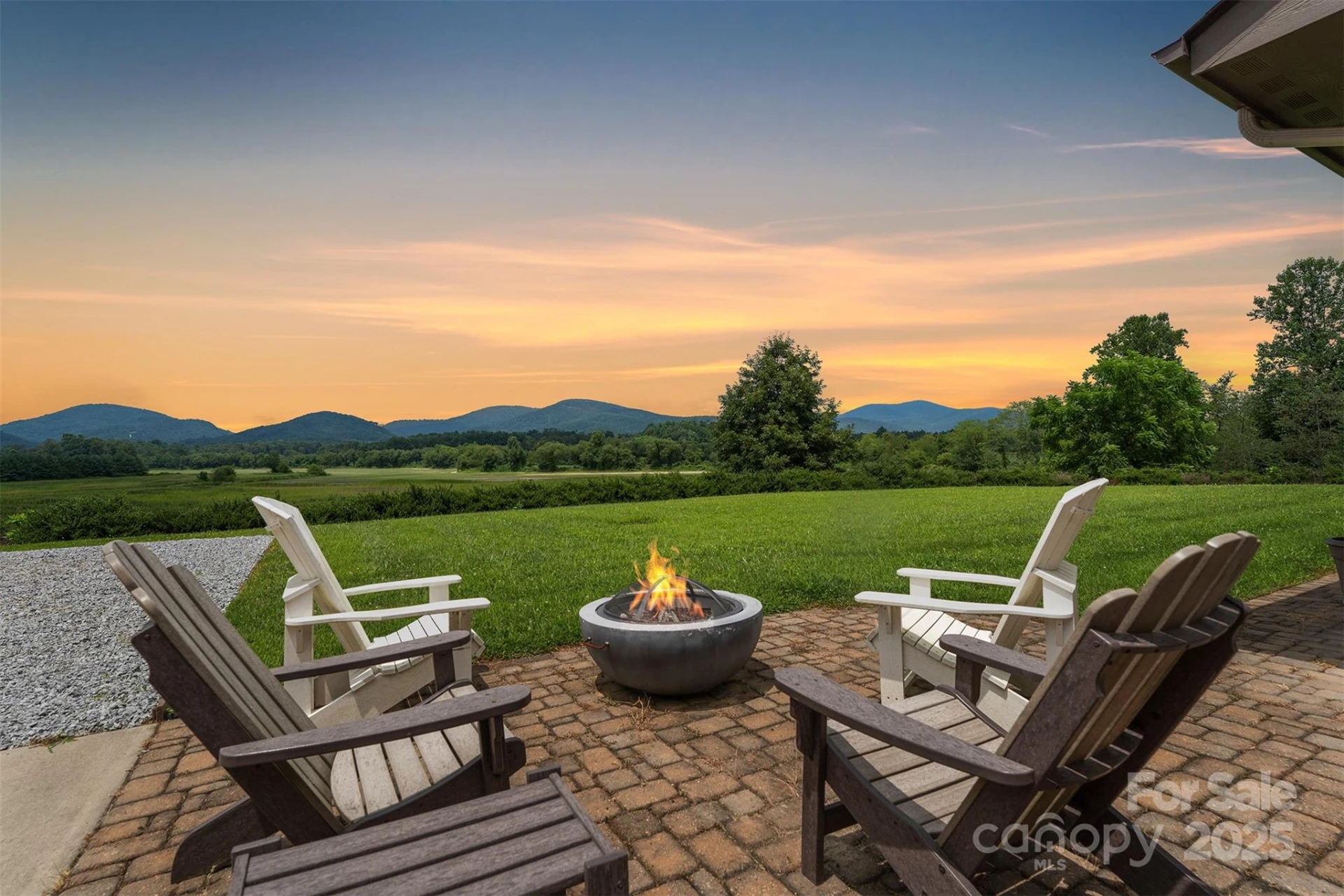 326 Golden Valley Drive - Photo 2