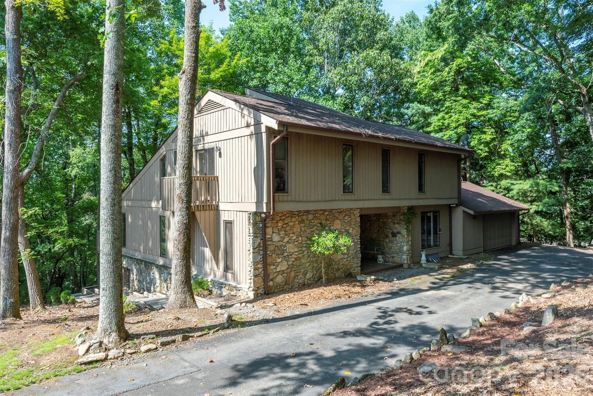 10 Chestnut Ridge Road