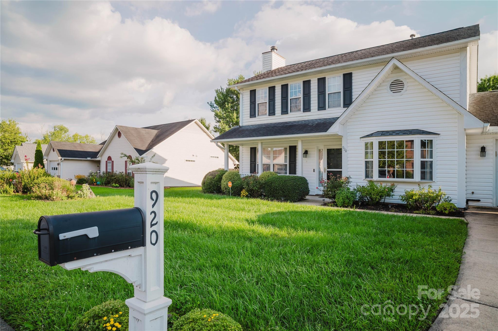 920 Woodhill Drive - Photo 2