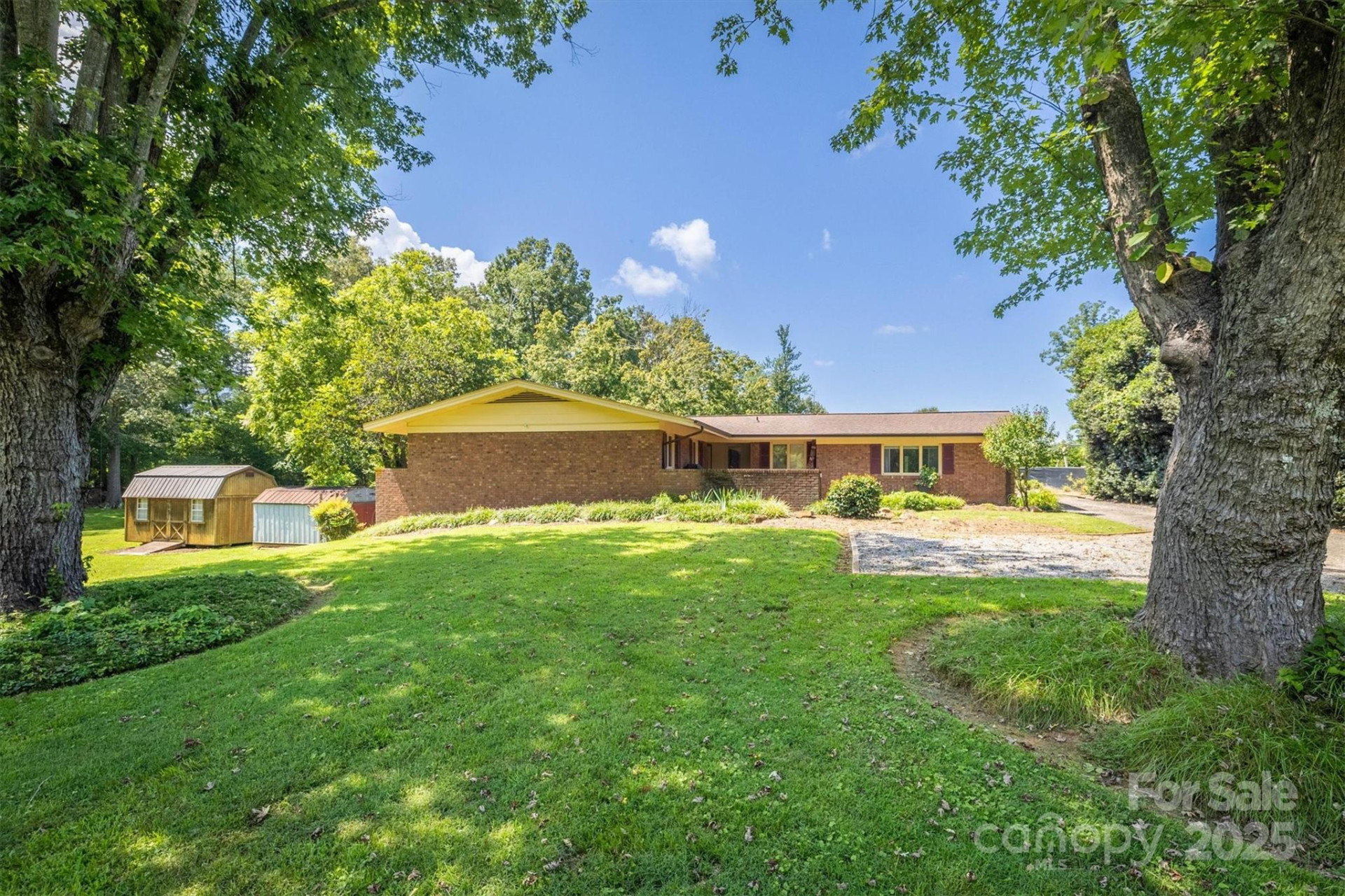 4620 Montclaire Avenue - Photo 2