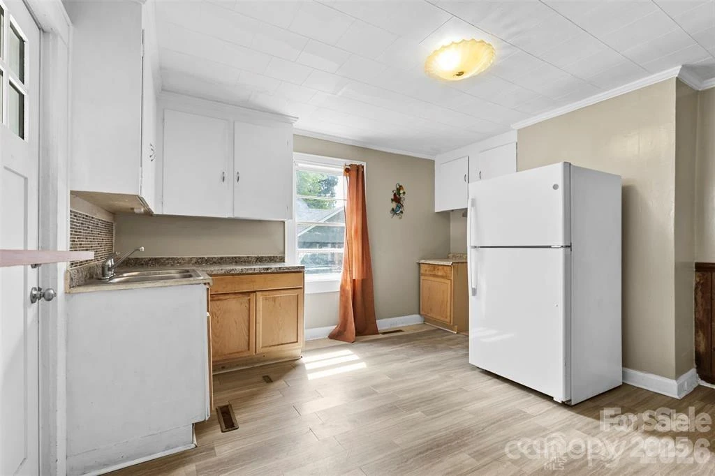 323 20th Street - Photo 11