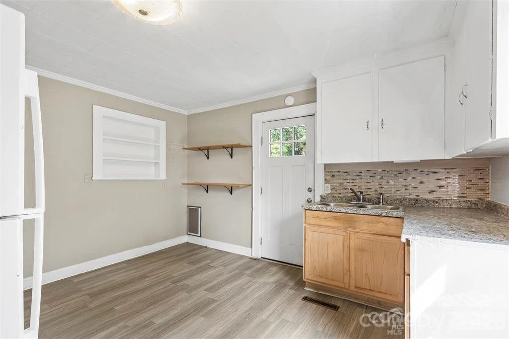 323 20th Street - Photo 12