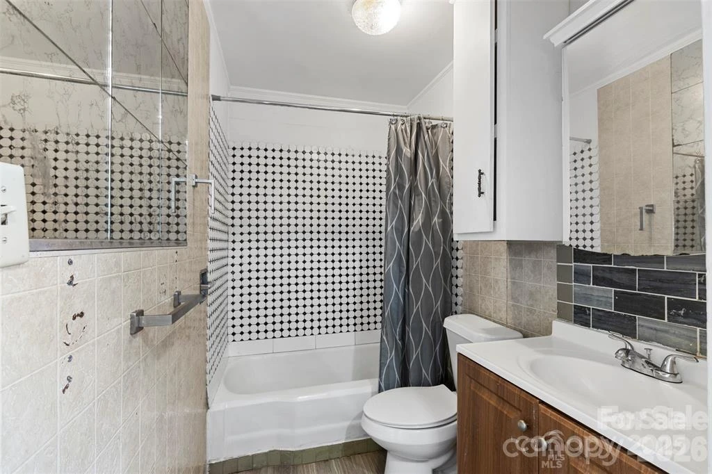 323 20th Street - Photo 18