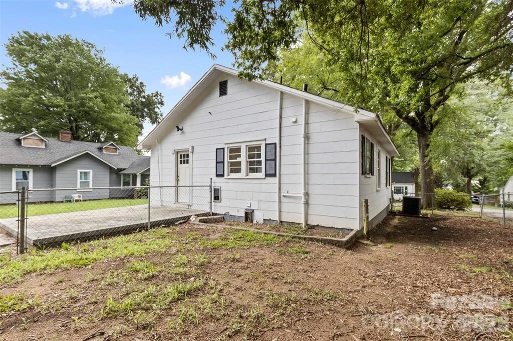 323 20th Street - Photo 22