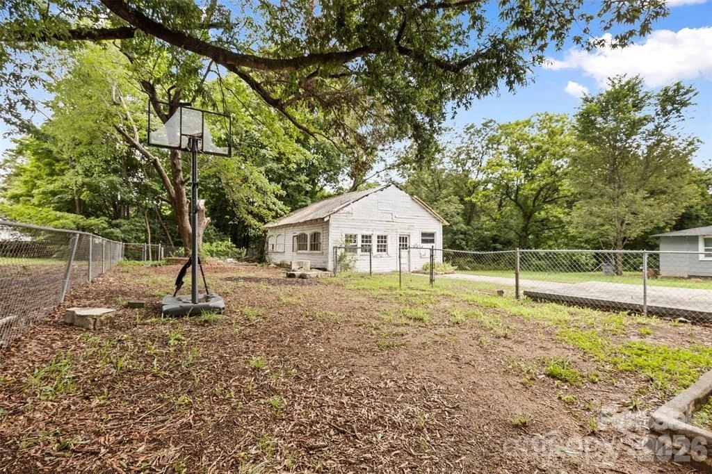 323 20th Street - Photo 23
