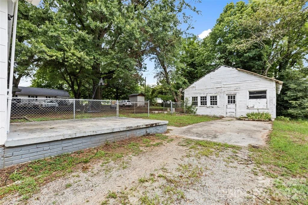 323 20th Street - Photo 24