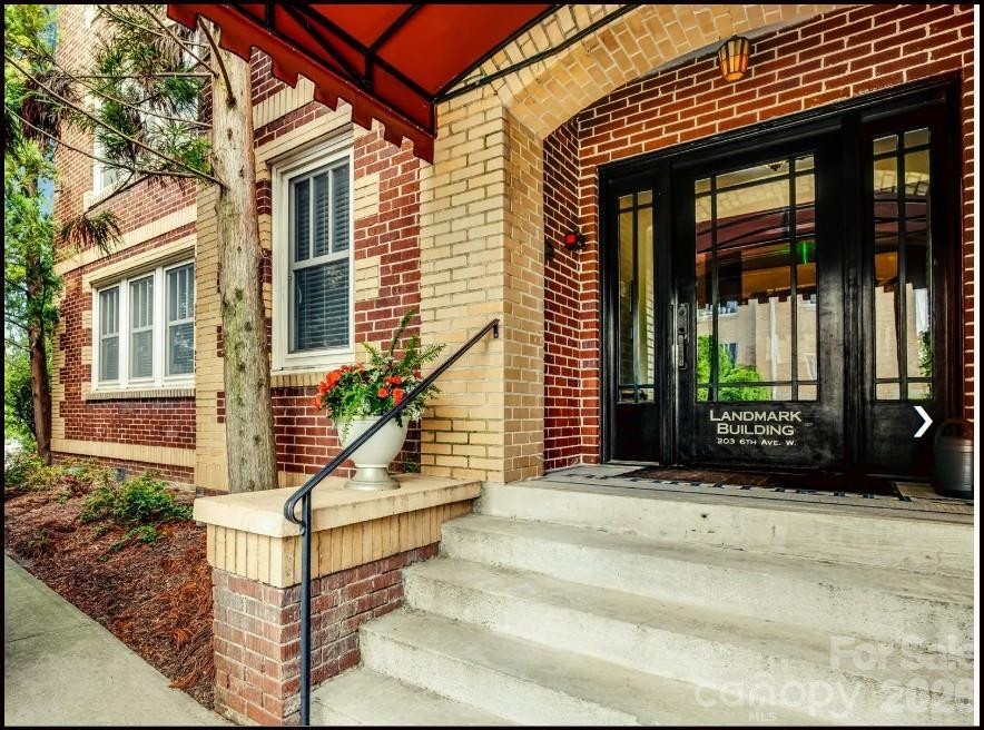 203 6th Avenue #1B - Photo 4