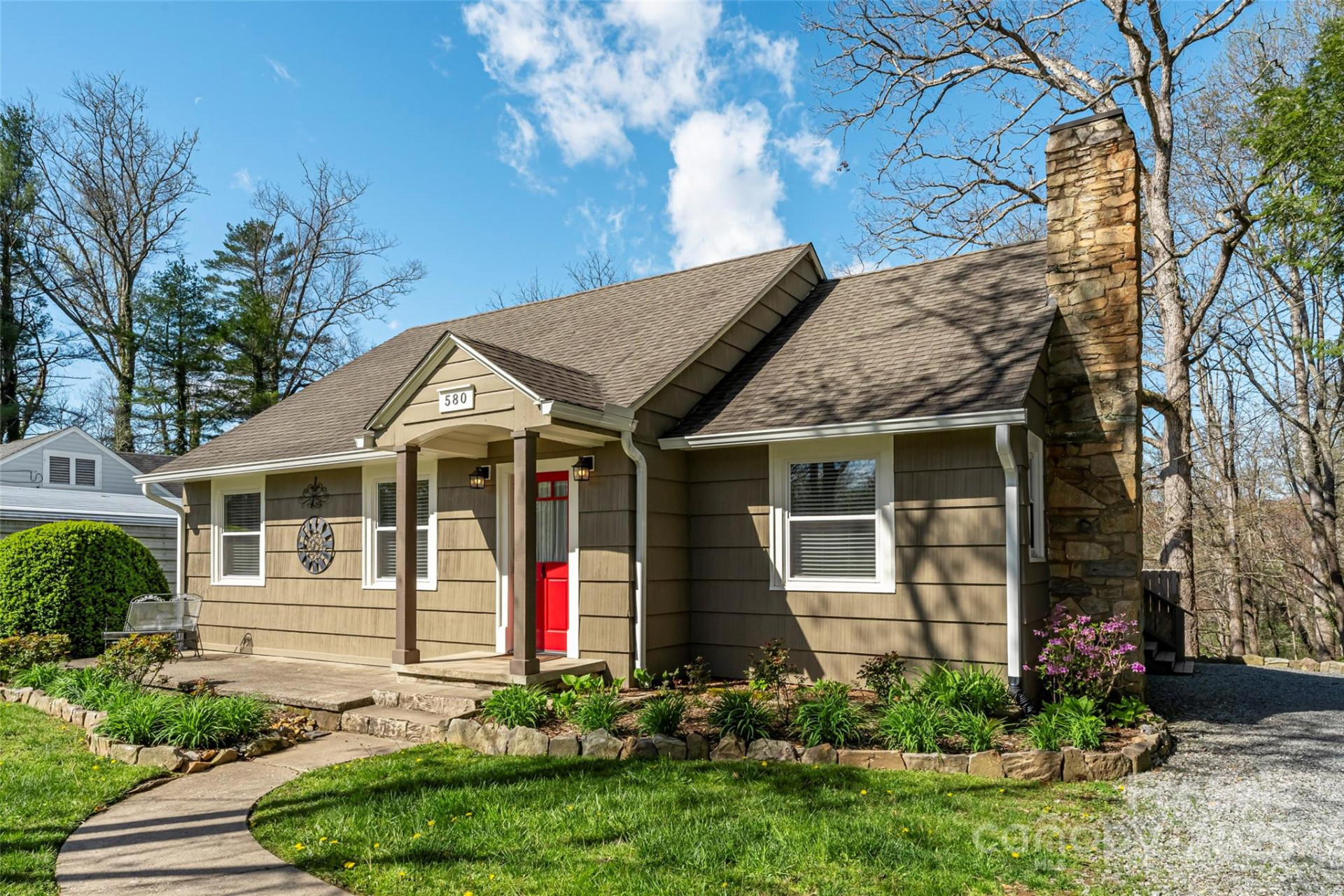 580 Maple Street - Photo 2