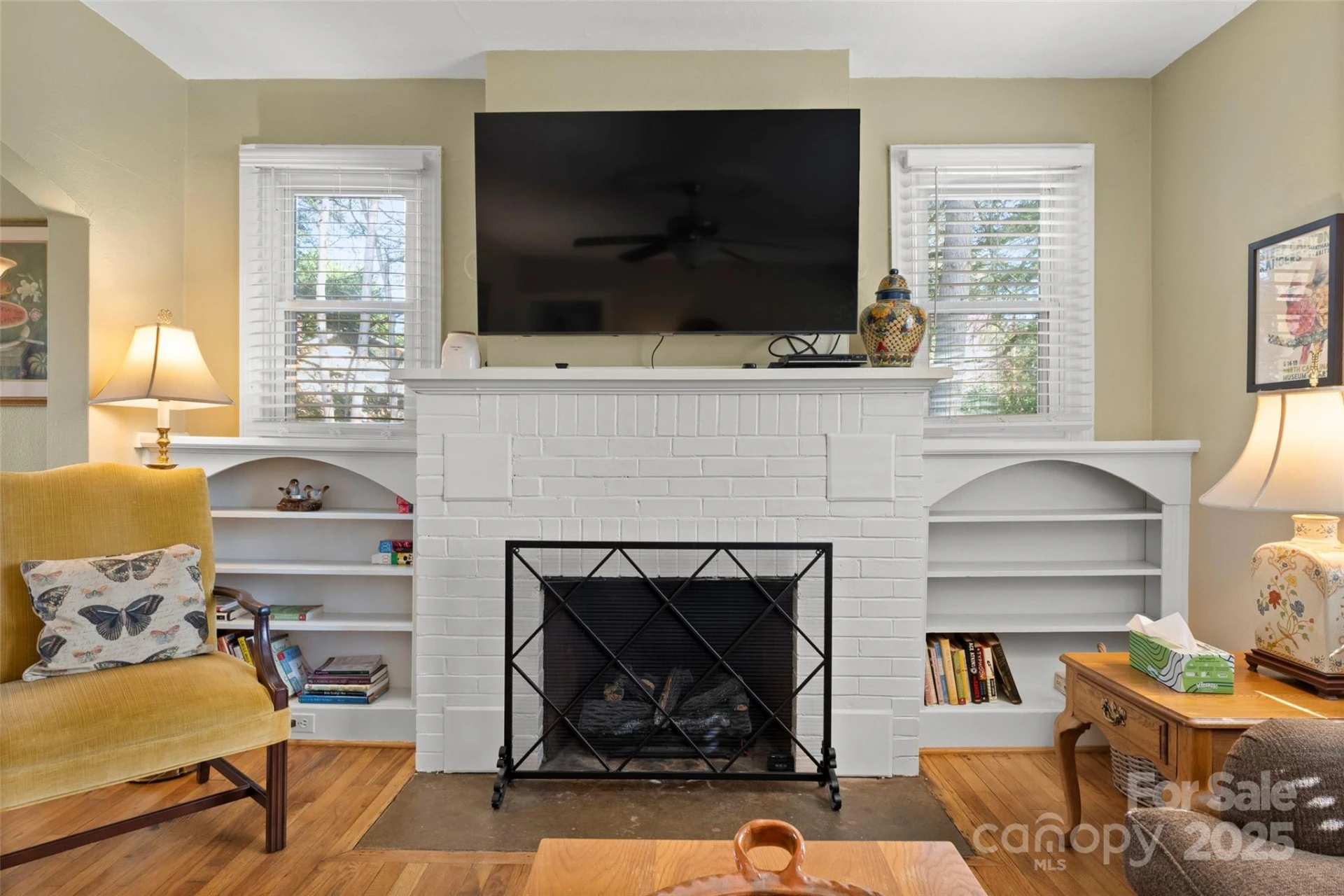 580 Maple Street - Photo 2