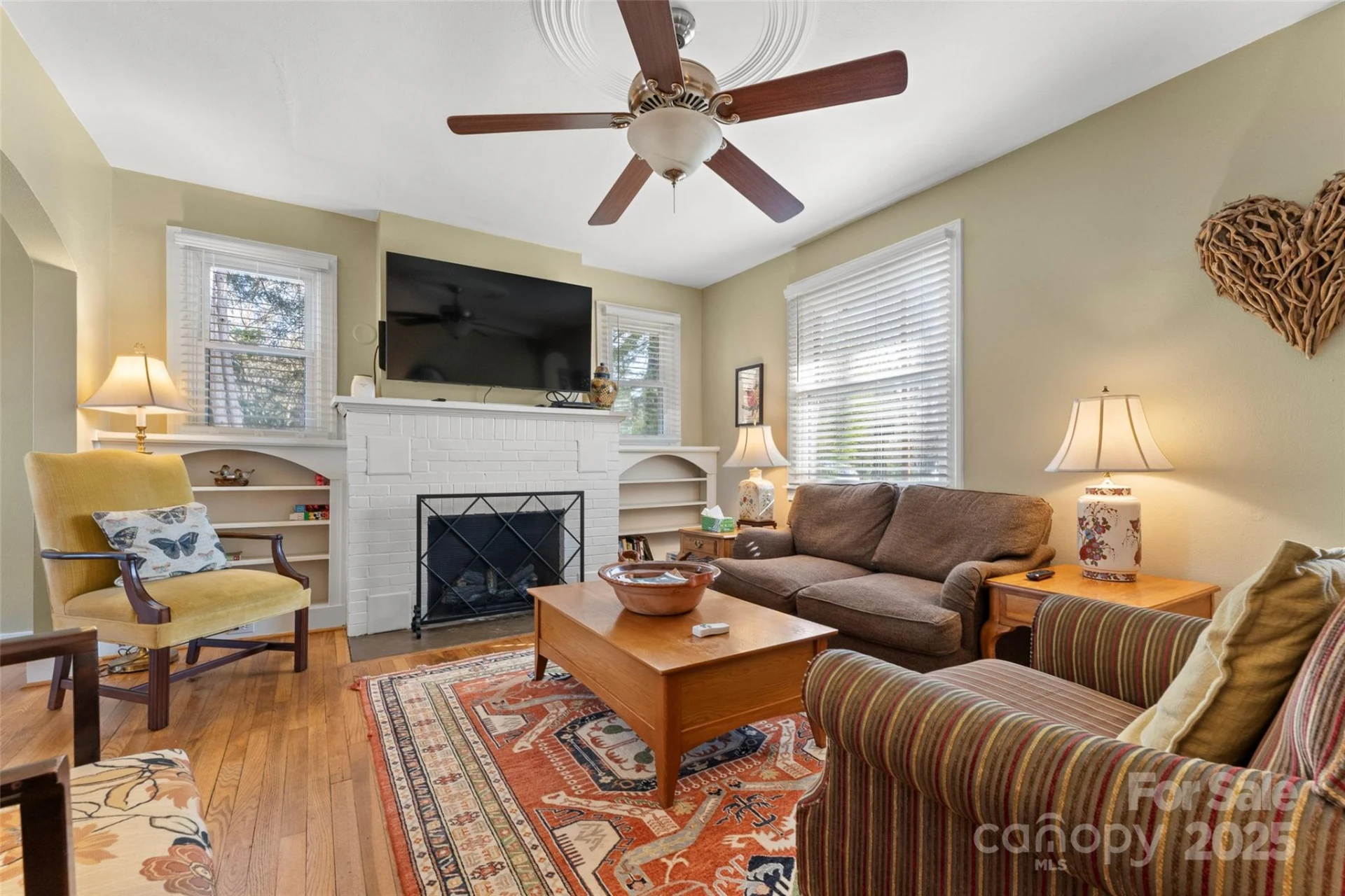 580 Maple Street - Photo 3
