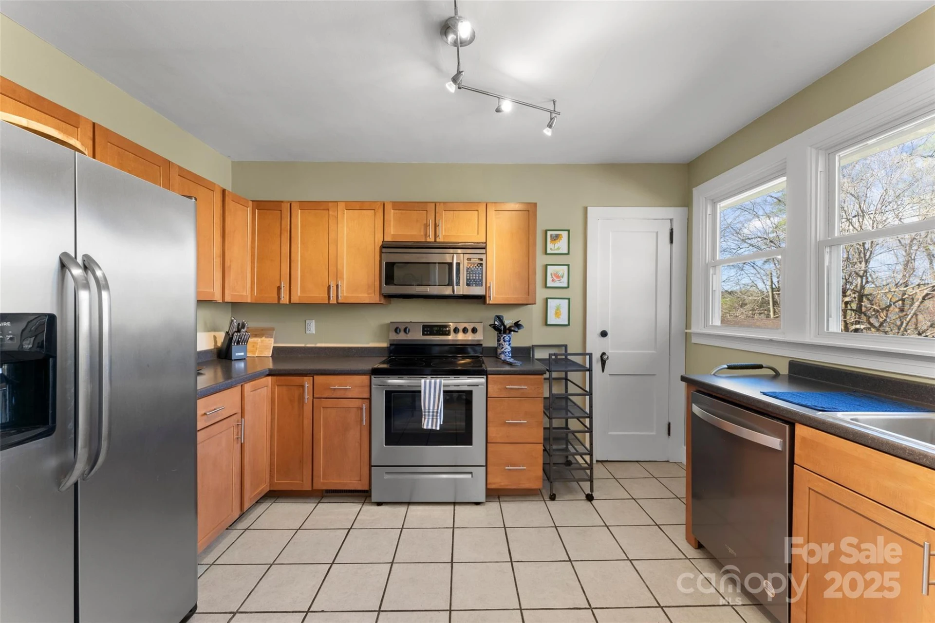 580 Maple Street - Photo 7