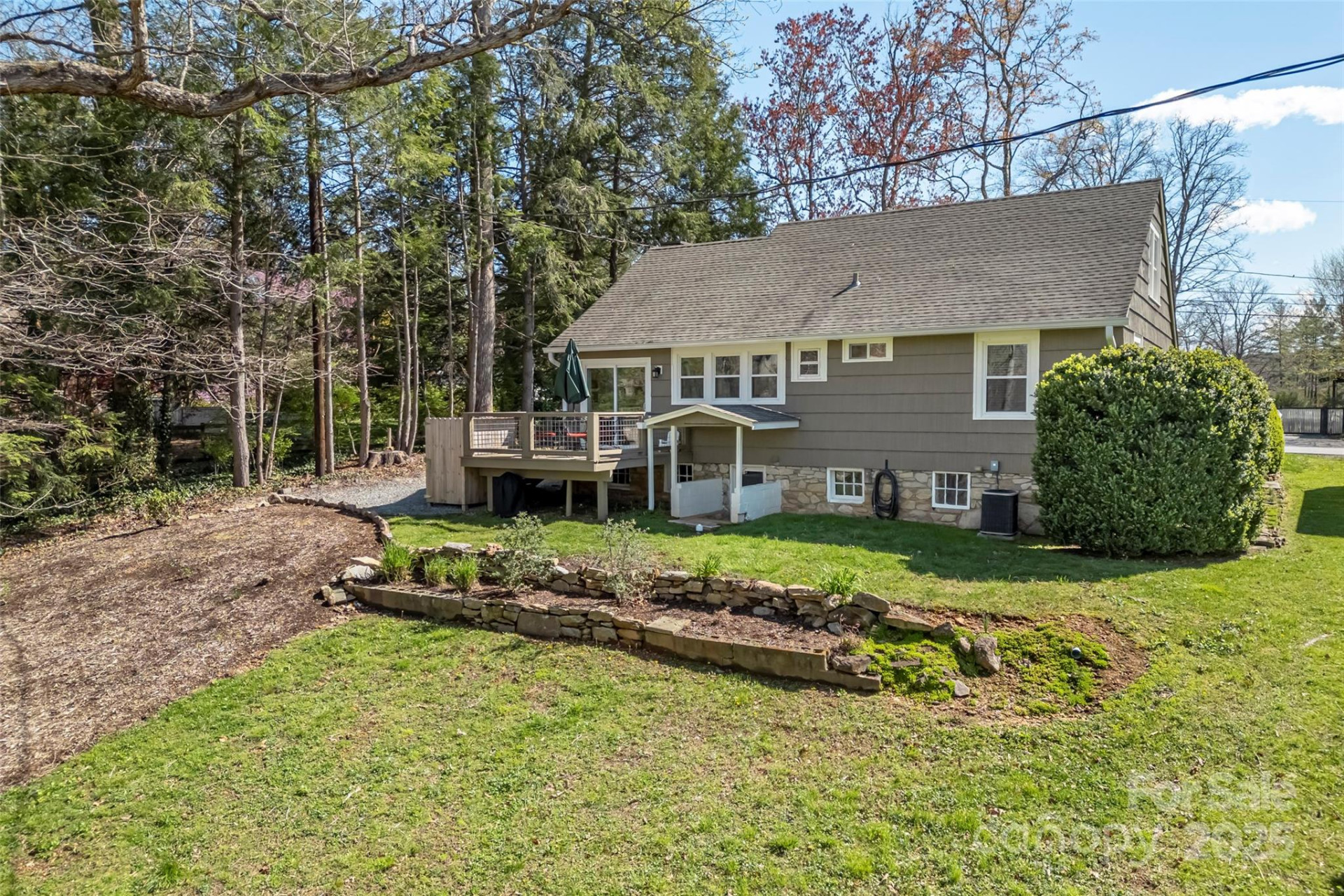 580 Maple Street - Photo 4