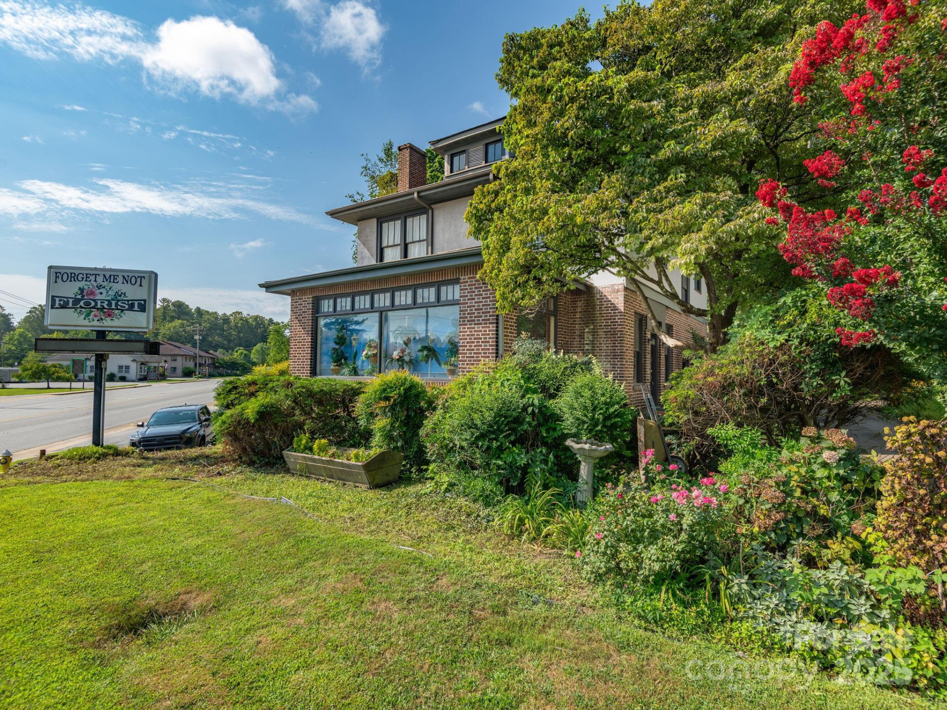 104 Clairmont Drive - Photo 2