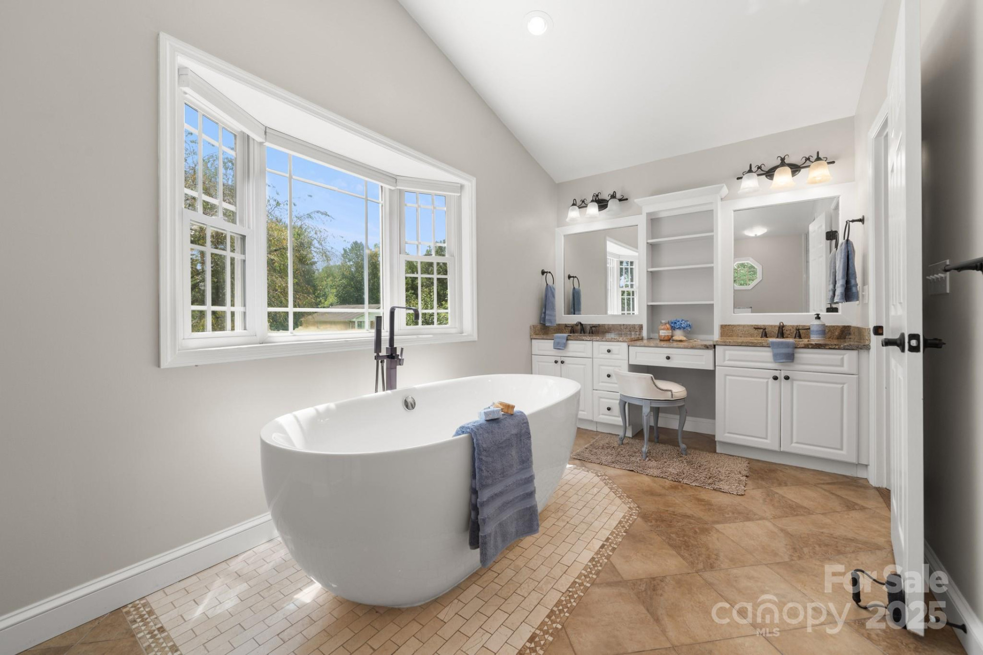 429 Brooklyn Avenue - Photo 2