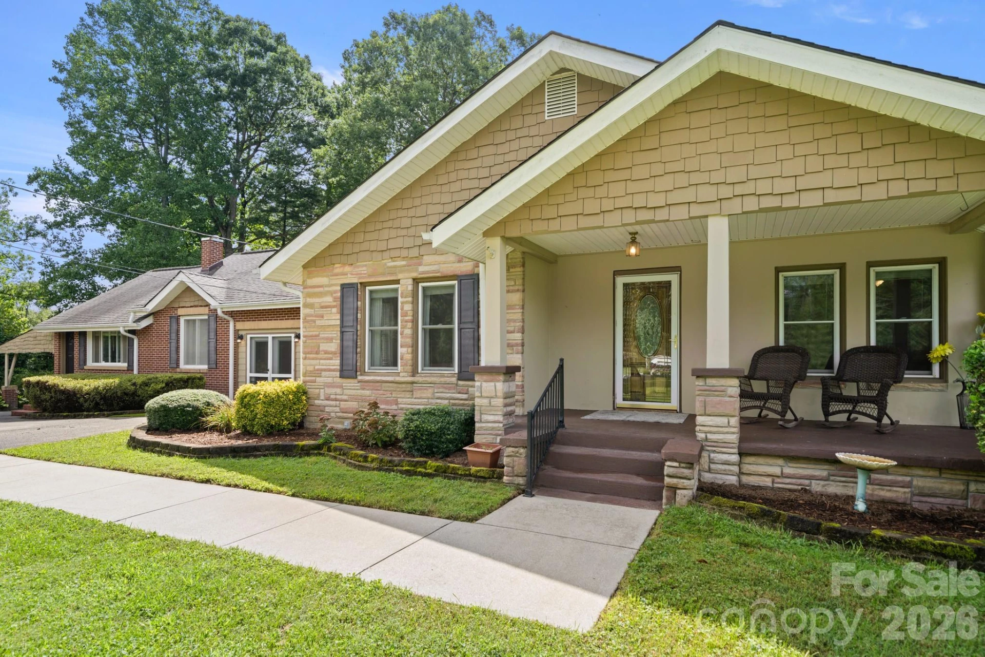 429 Brooklyn Avenue - Photo 2