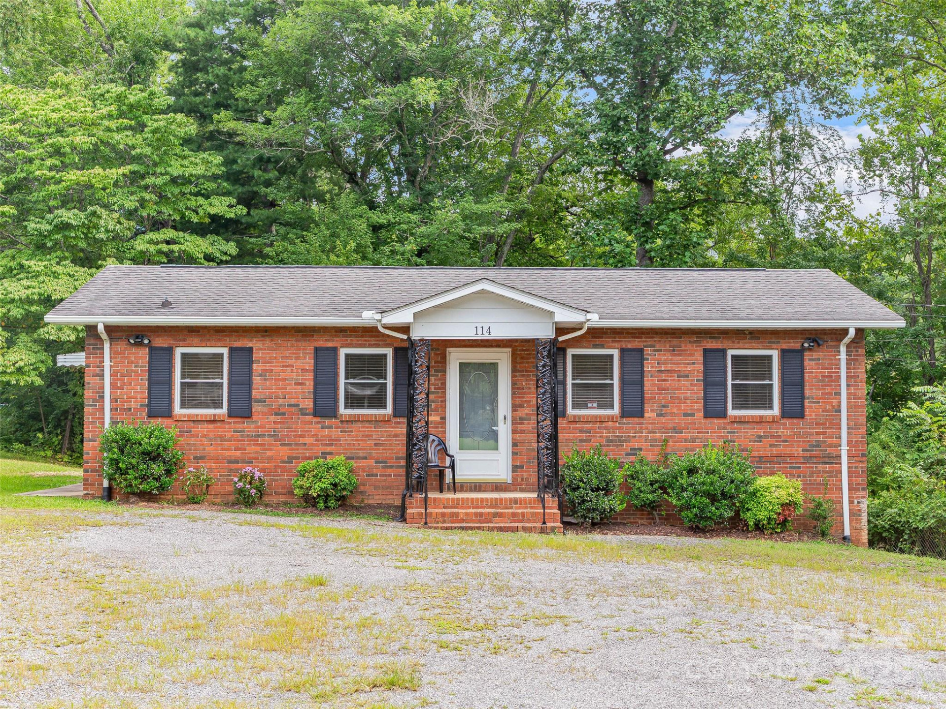 114 Marion Avenue - Photo 2