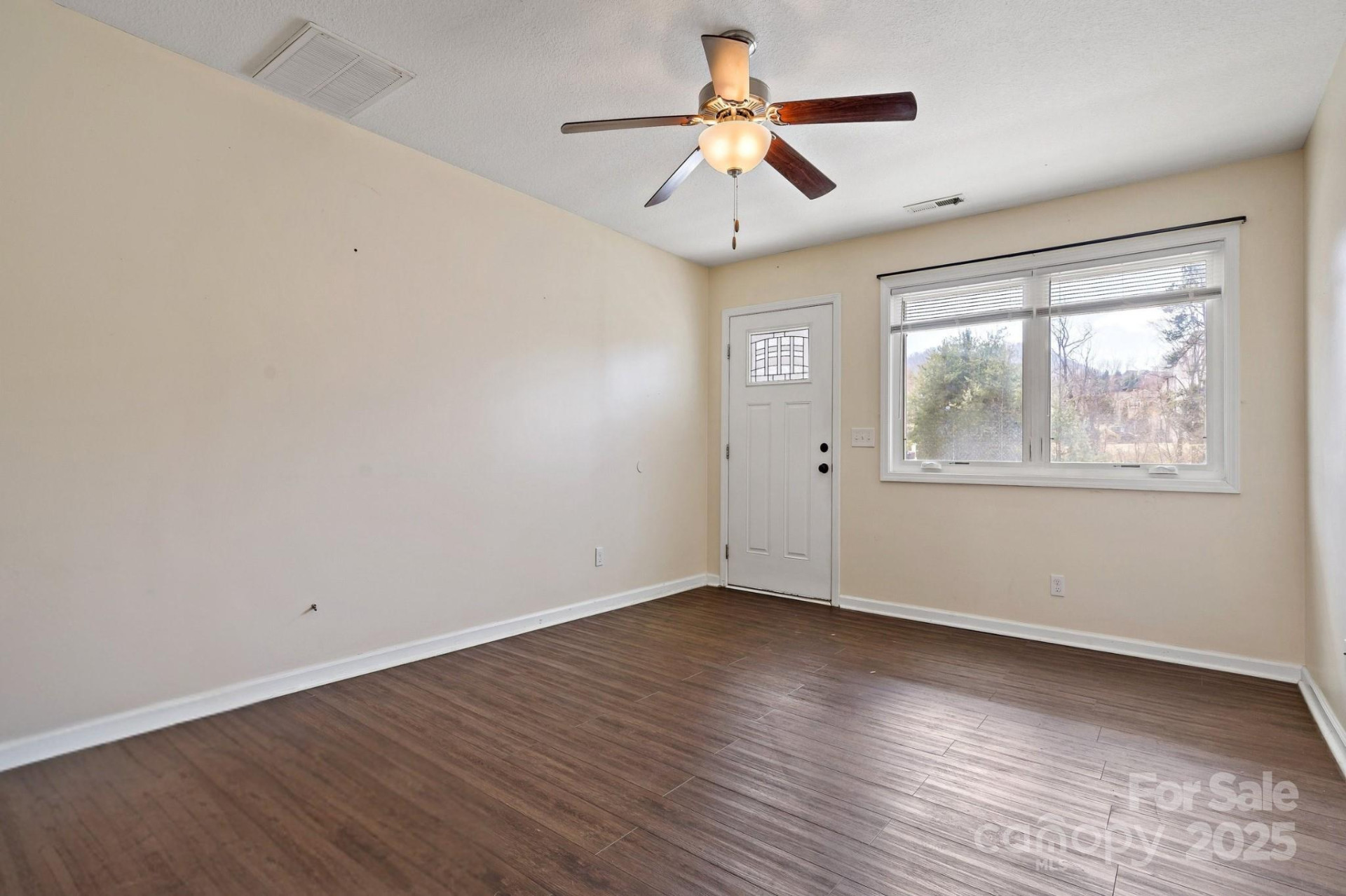 31 English Ivy Road - Photo 3