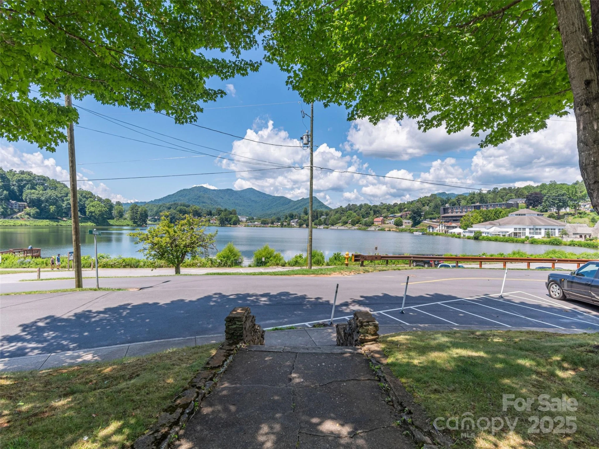 213 Chapel Drive - Photo 2