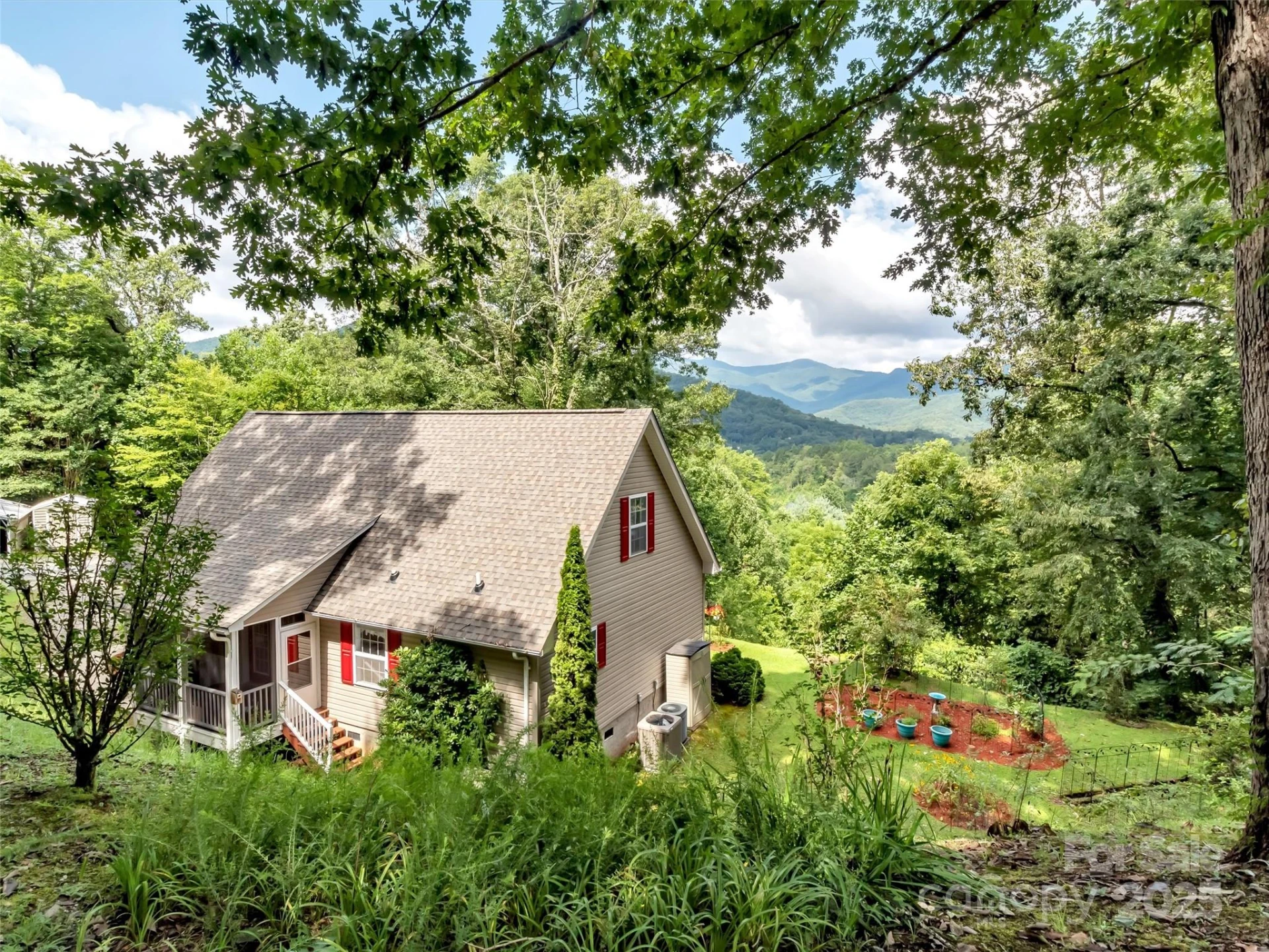 562 Beechwood Drive - Photo 3