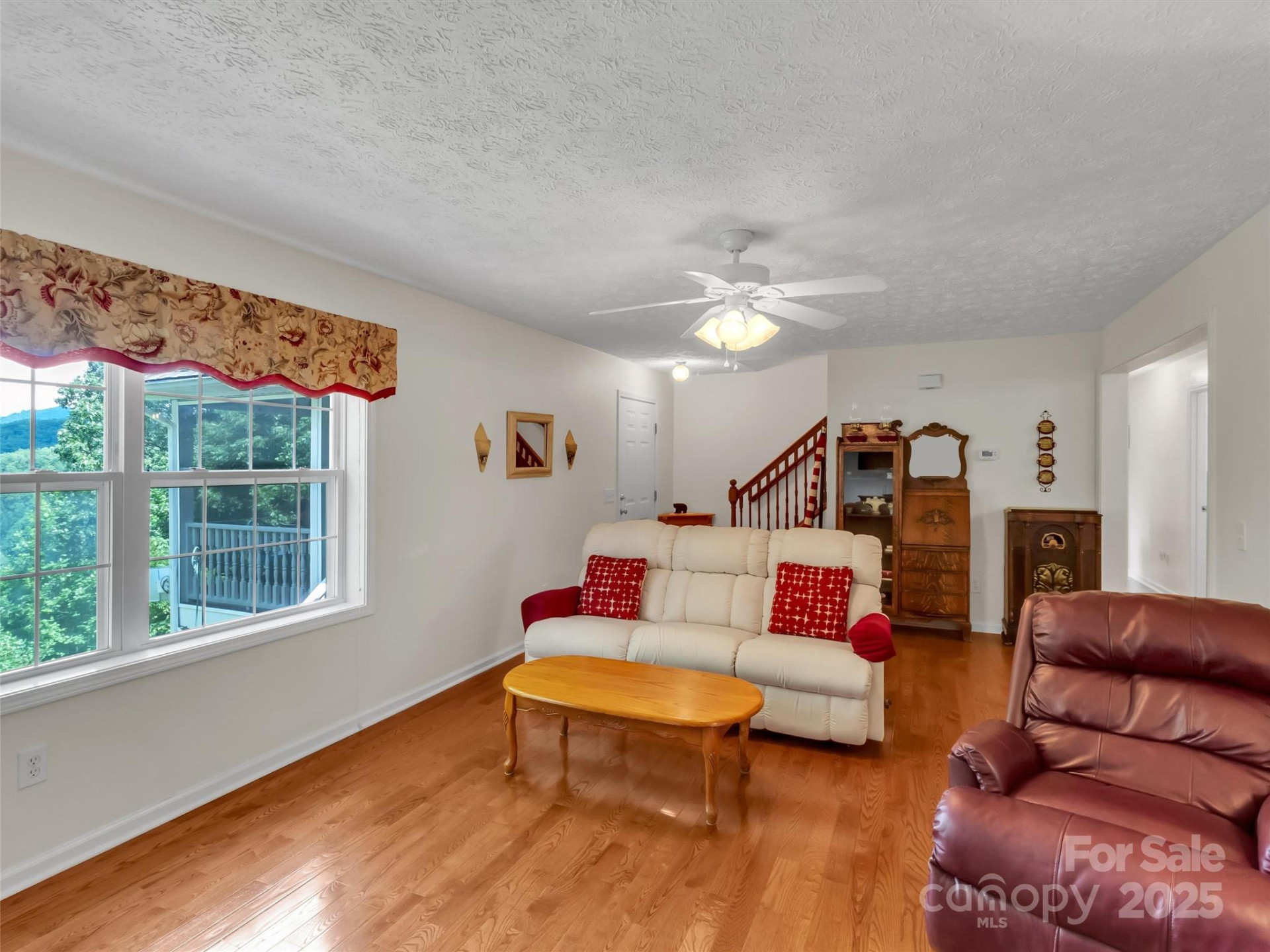 562 Beechwood Drive - Photo 9