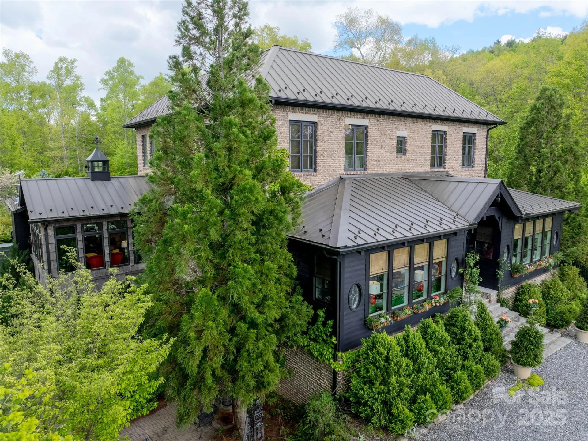 13084 Canada Road - Photo 2