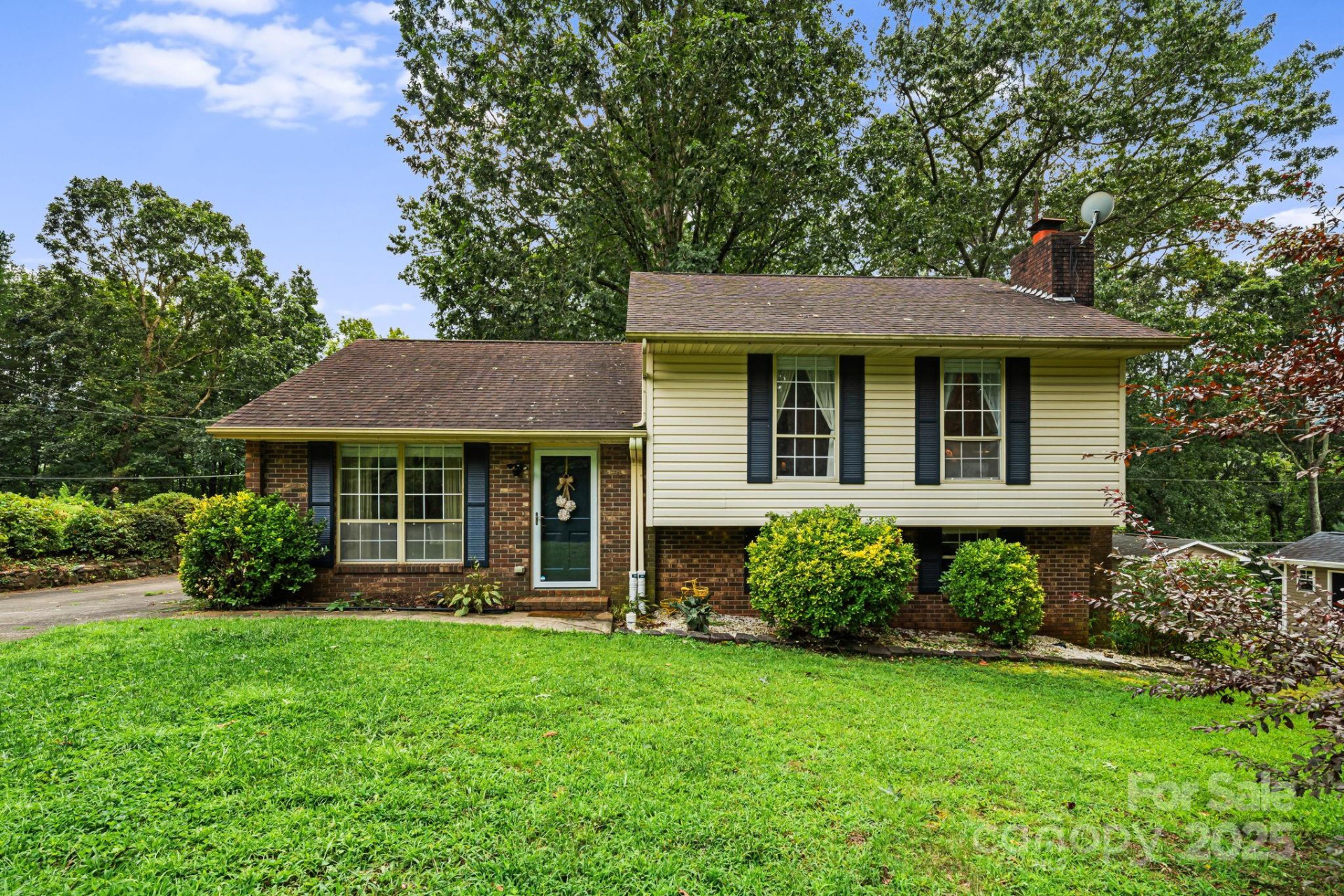 102 Aycock Street - Photo 2