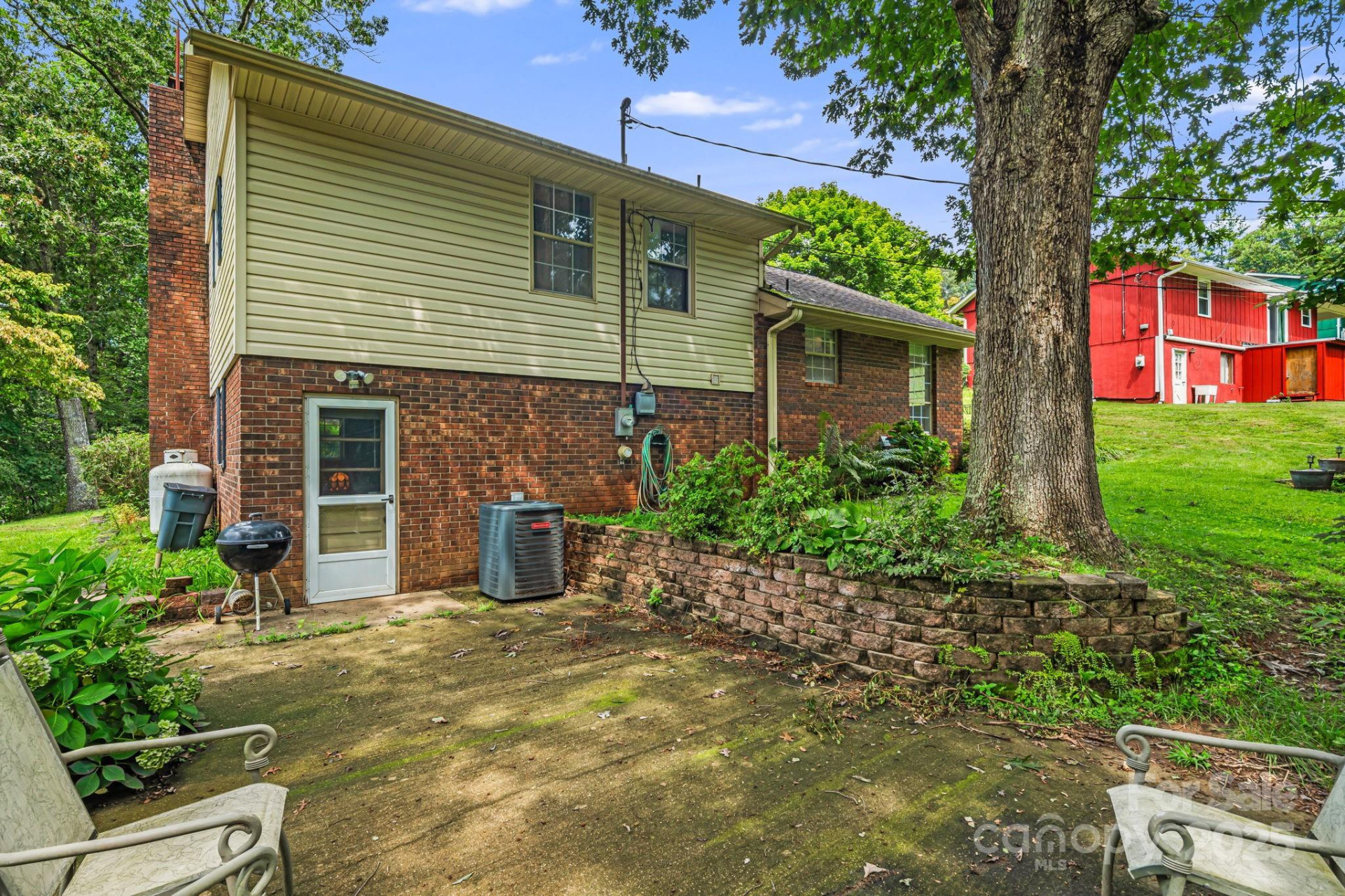 102 Aycock Street - Photo 5