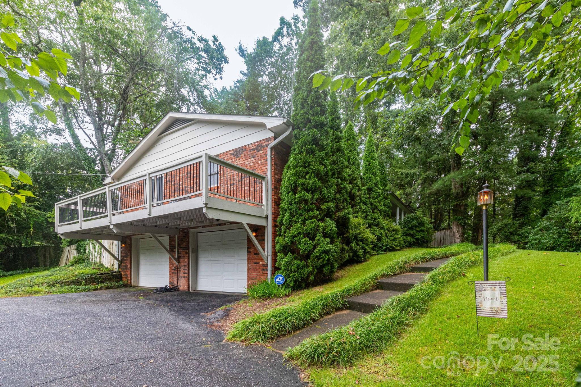 936 Toxaway Drive