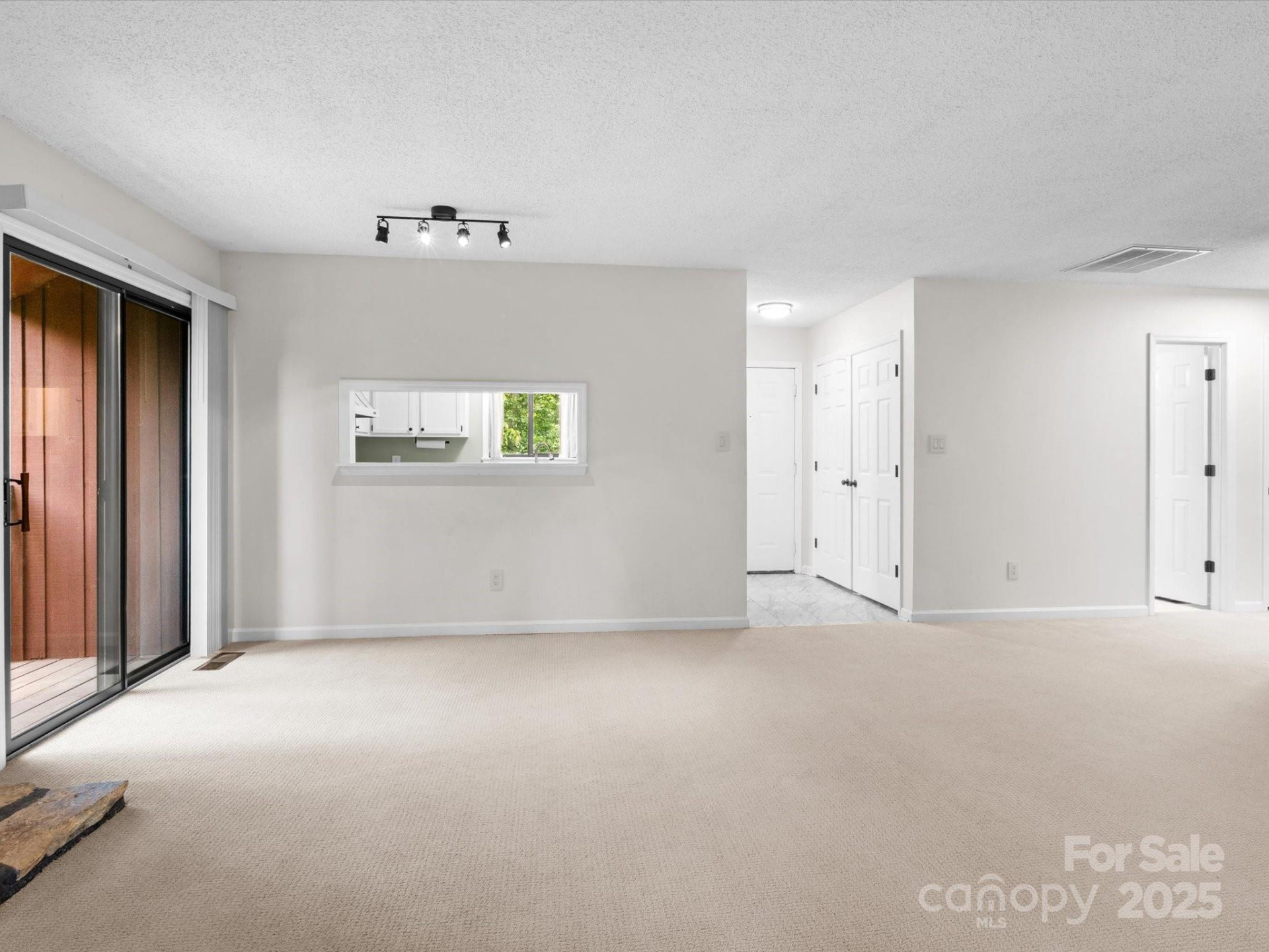 102 Cedar Forest Trail - Photo 6