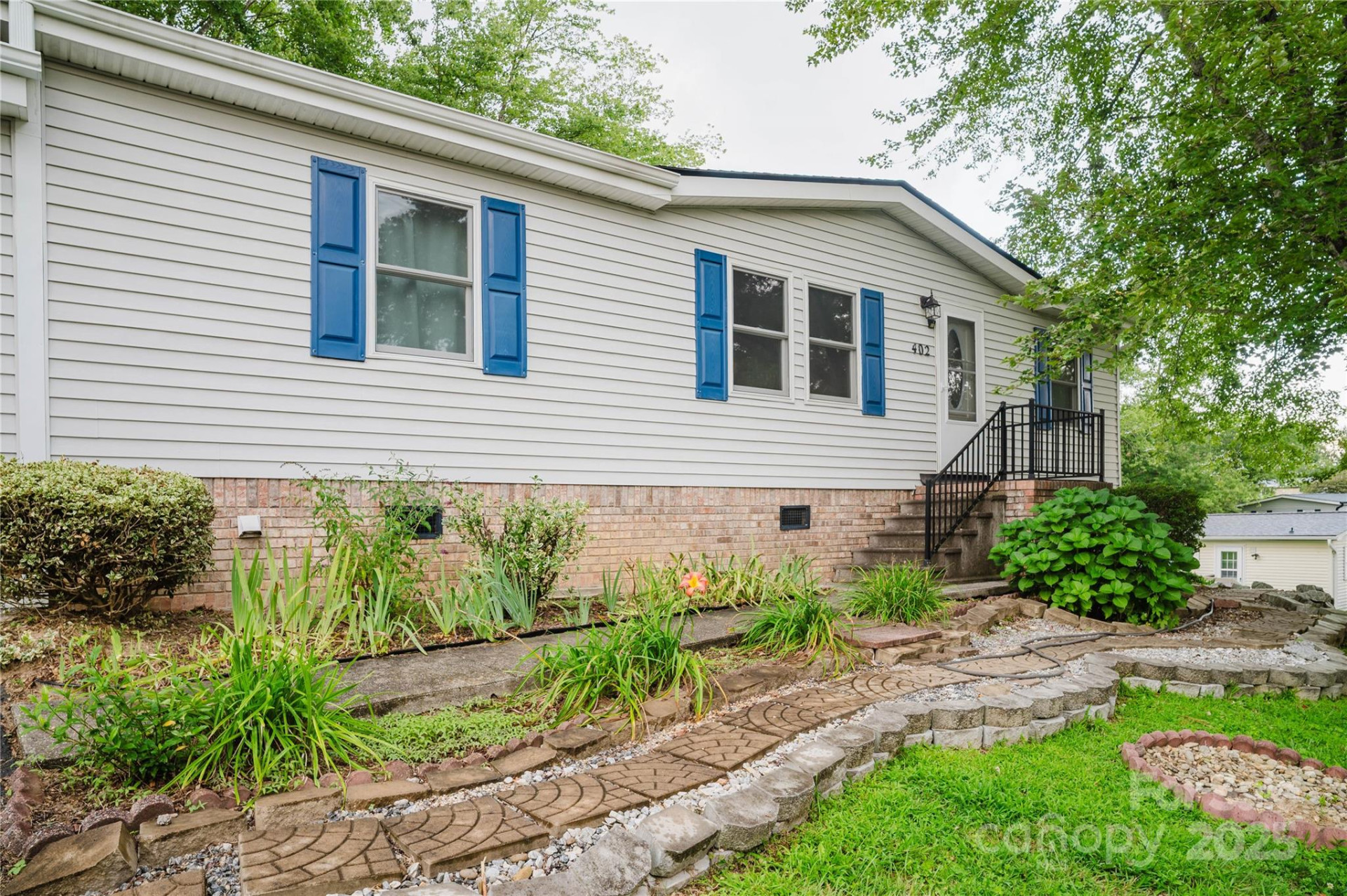 402 Deerfield Court