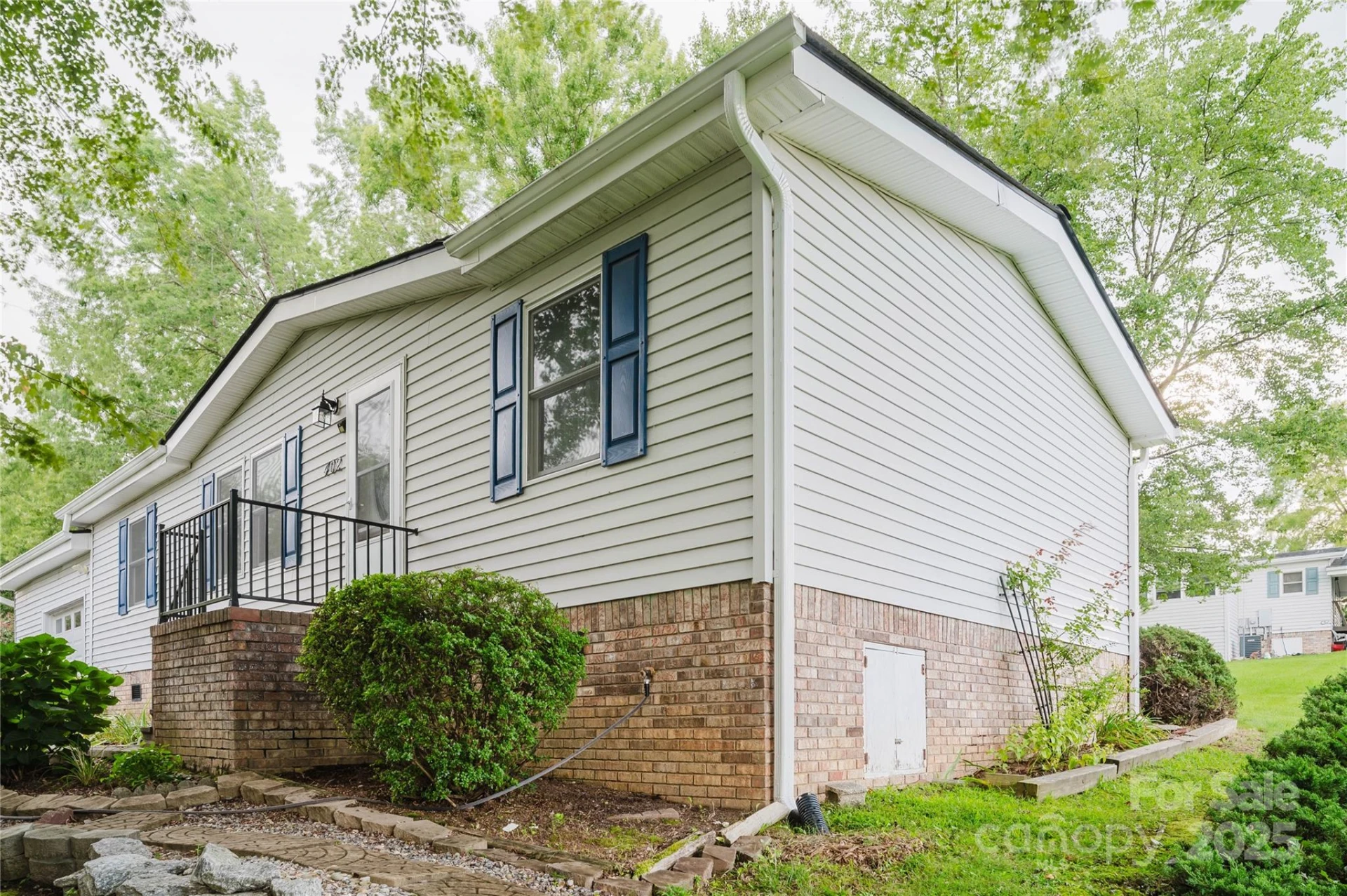 402 Deerfield Court - Photo 3