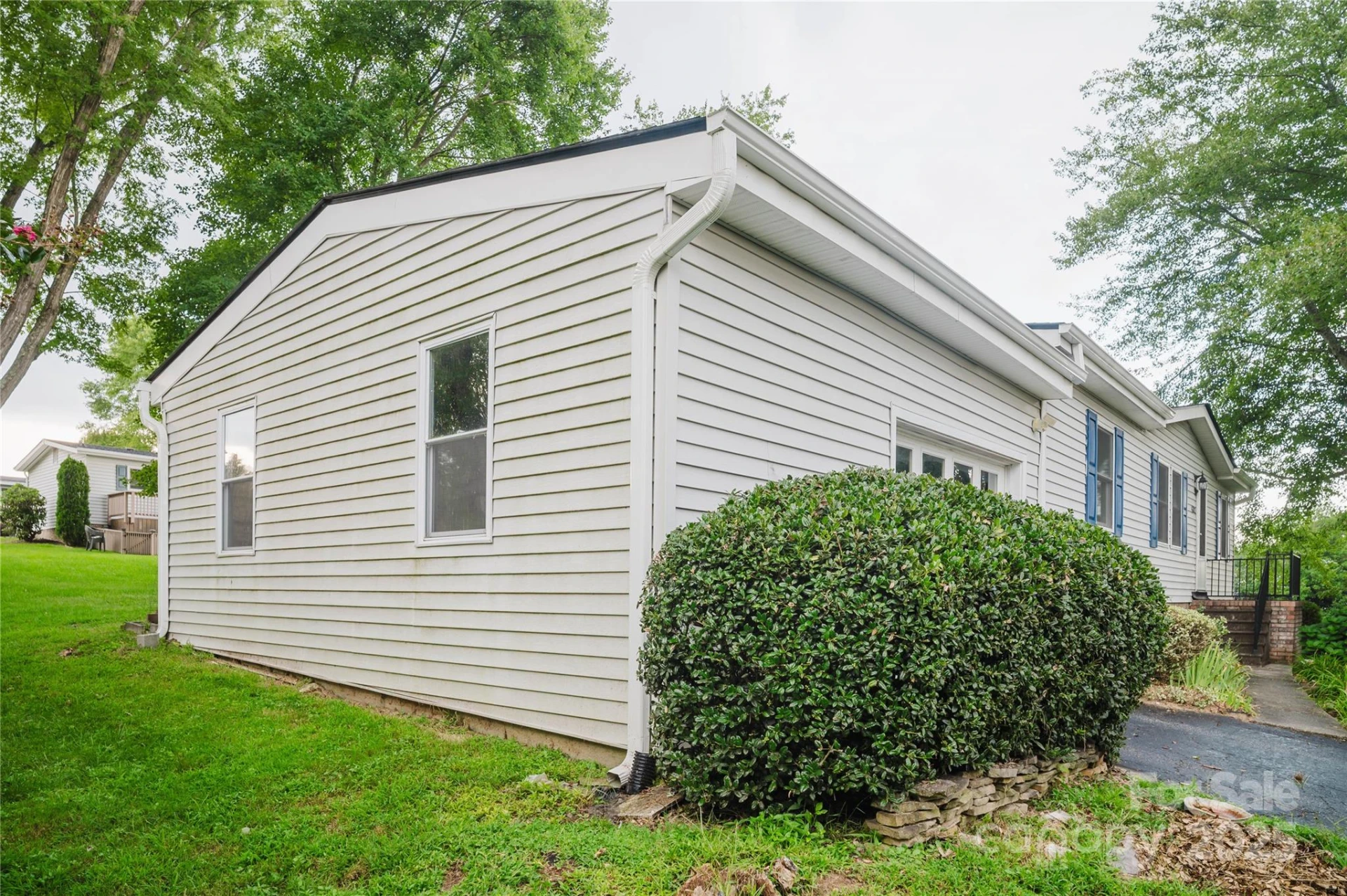 402 Deerfield Court - Photo 5