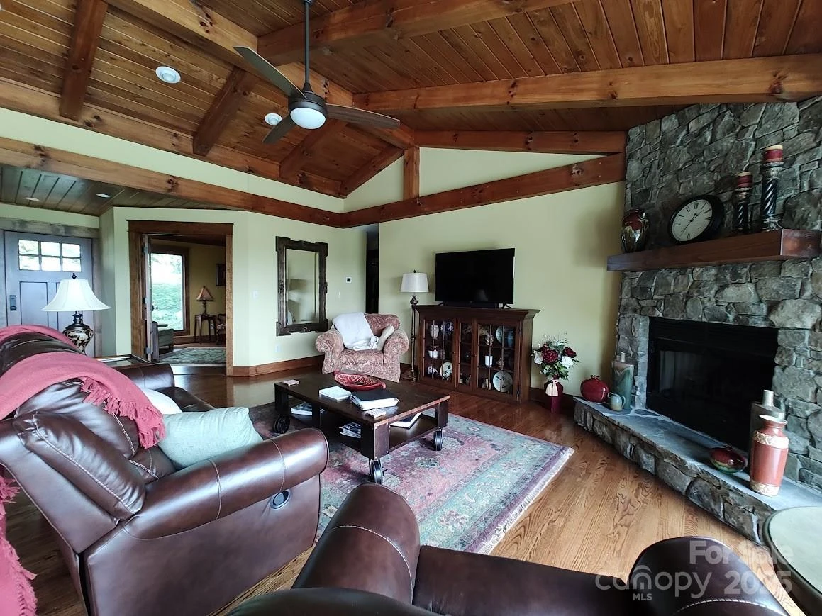 545 Summit Road - Photo 3