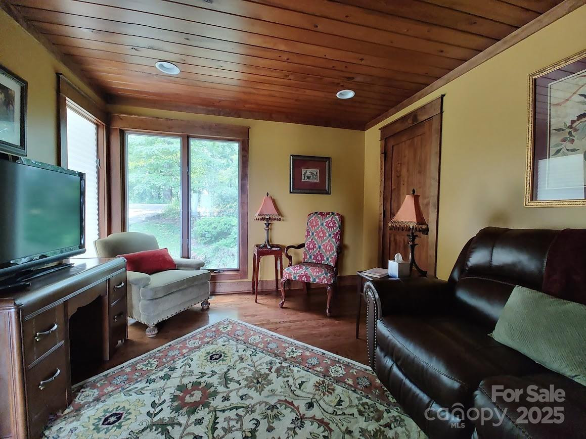 545 Summit Road - Photo 5