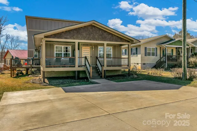 215 Oakview Road