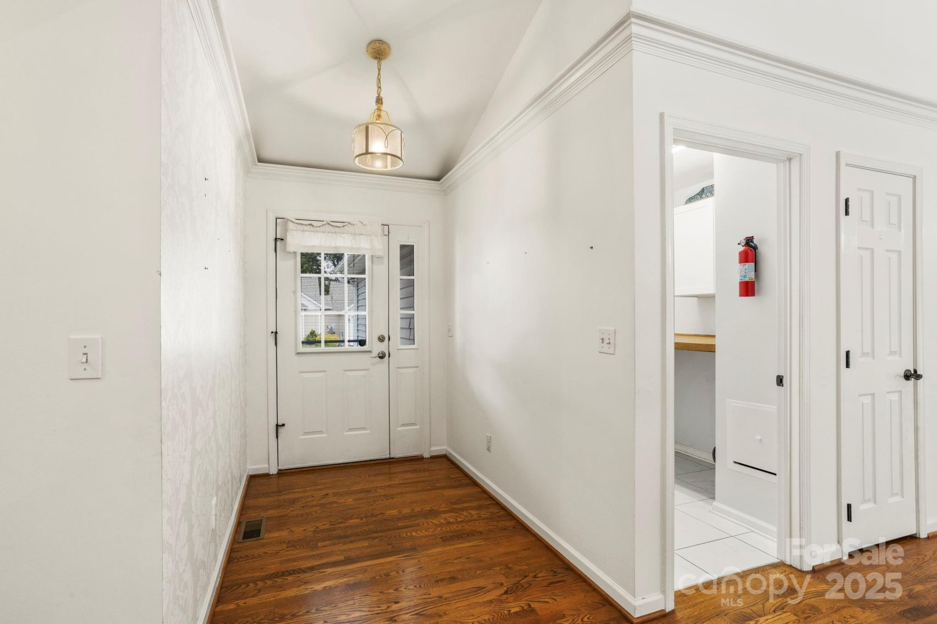 315 Charlestown Drive - Photo 4