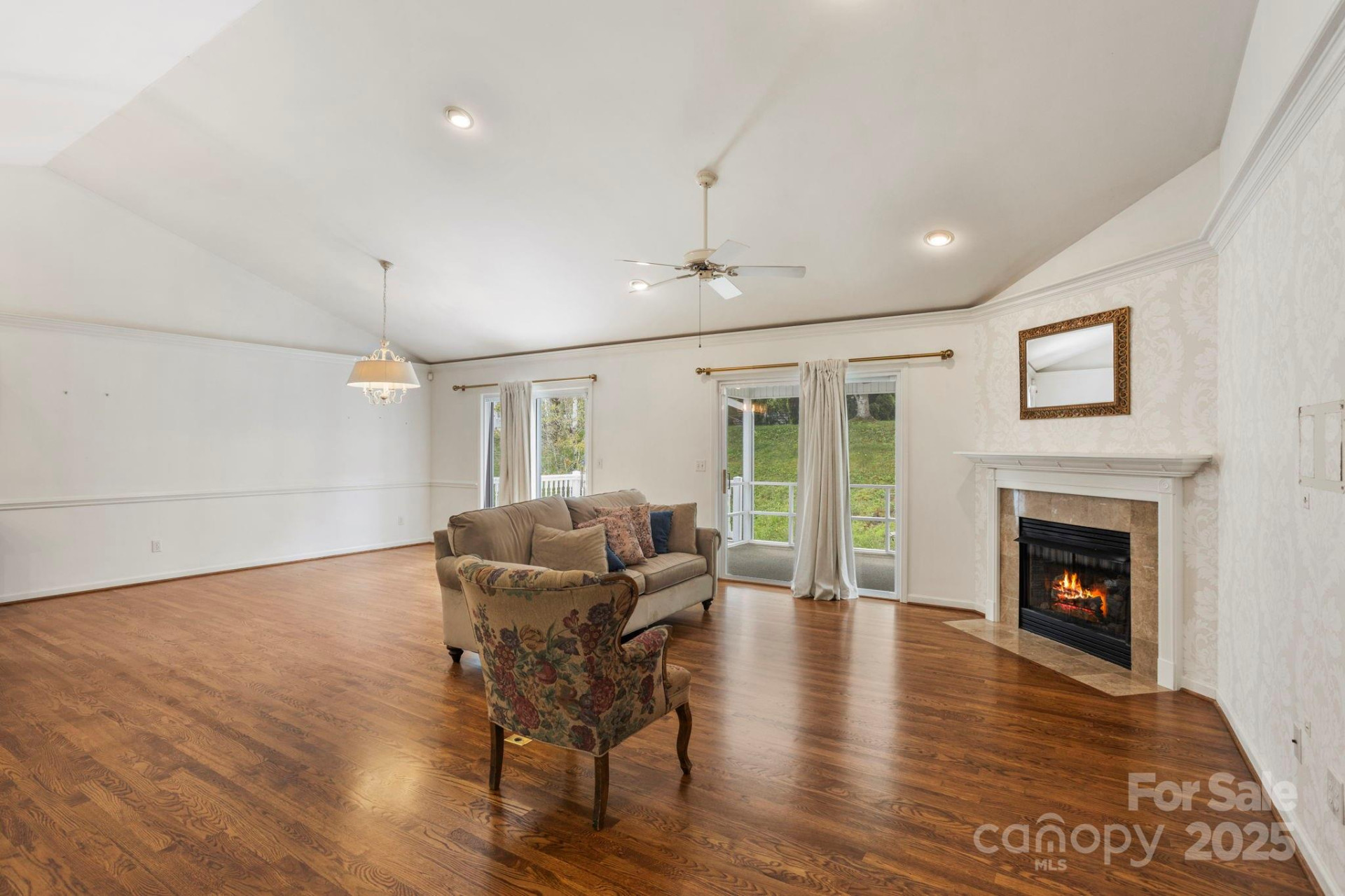 315 Charlestown Drive - Photo 5