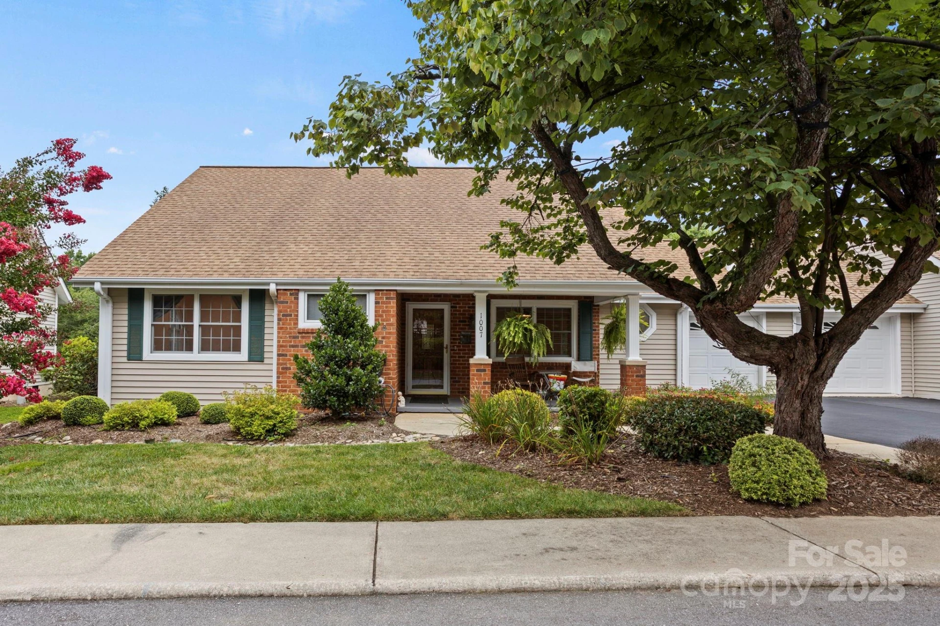 1007 Saddlebrook Drive