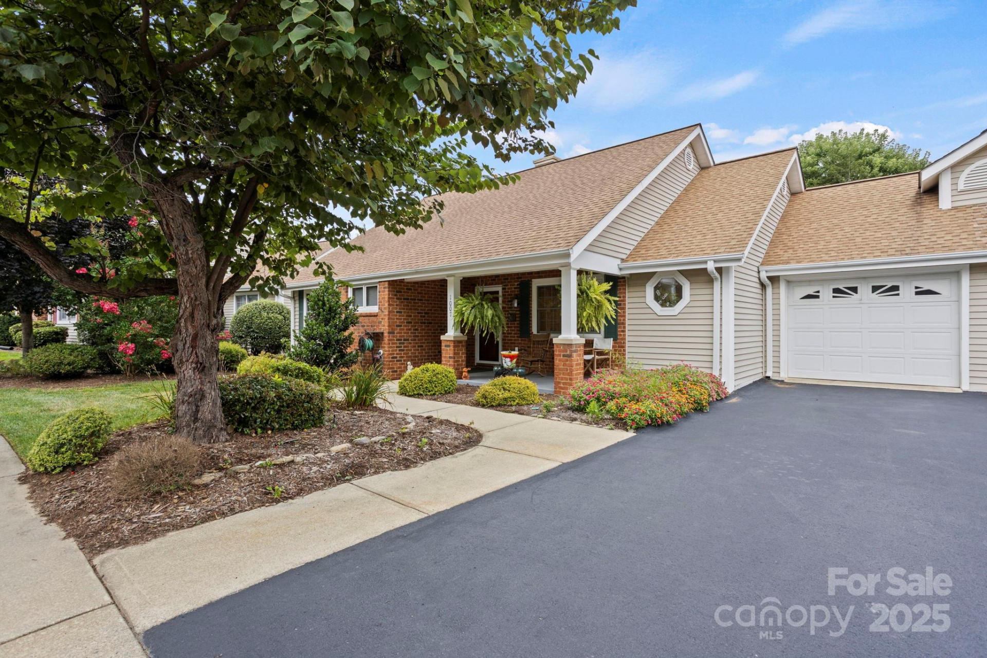1007 Saddlebrook Drive - Photo 3