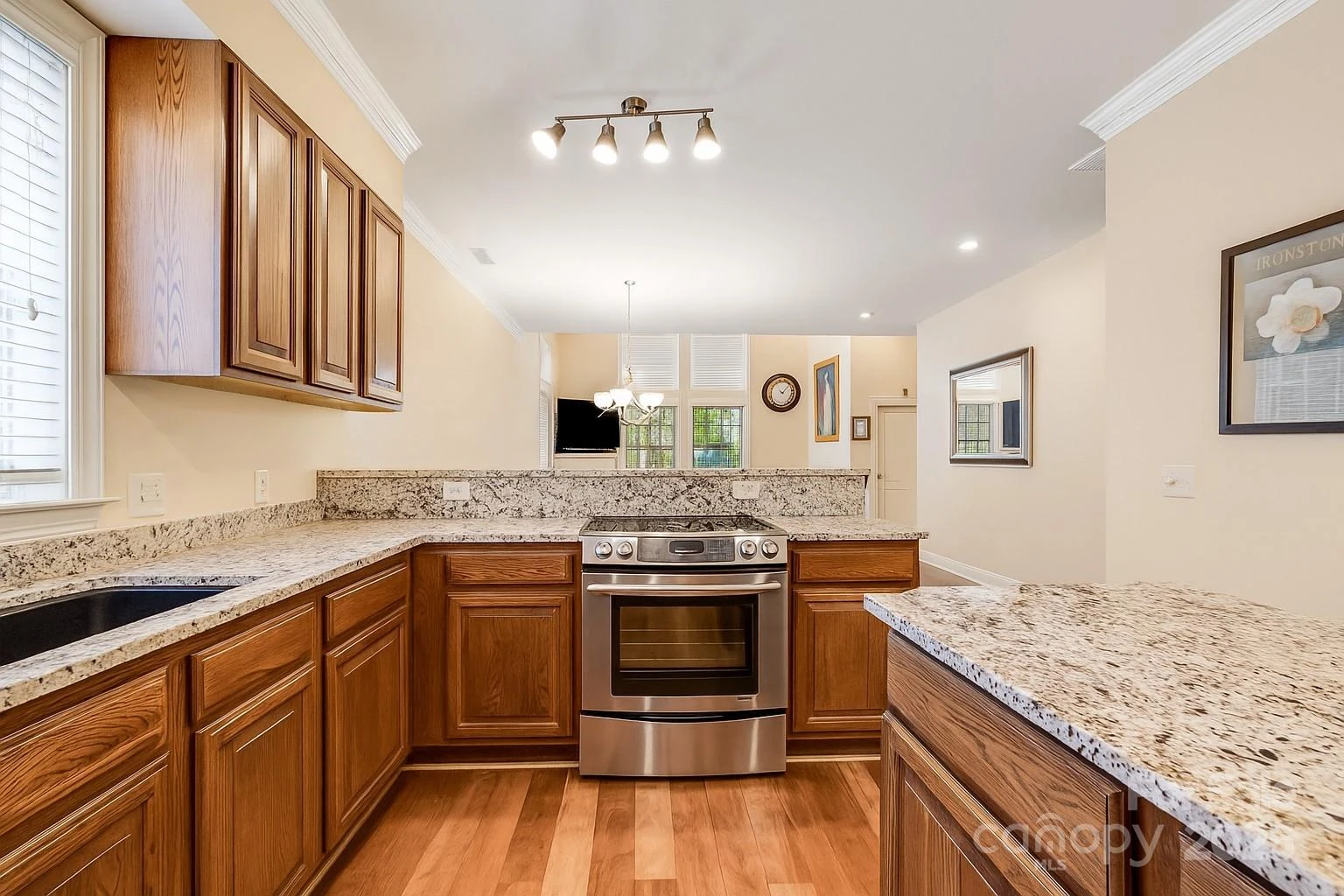 28 Trafalgar Circle - Photo 6