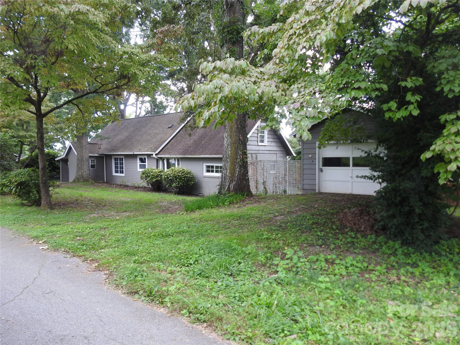 201 Merriman Road - Photo 2