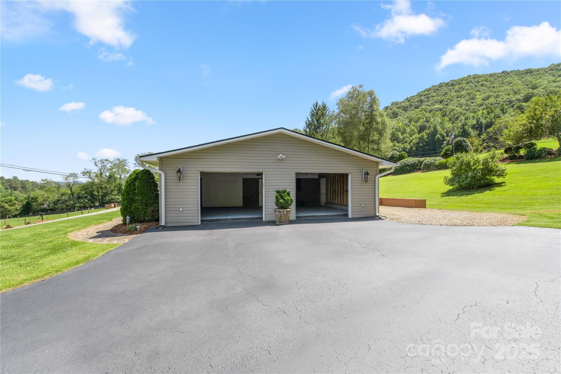 111 Curtis Creek Road - Photo 2